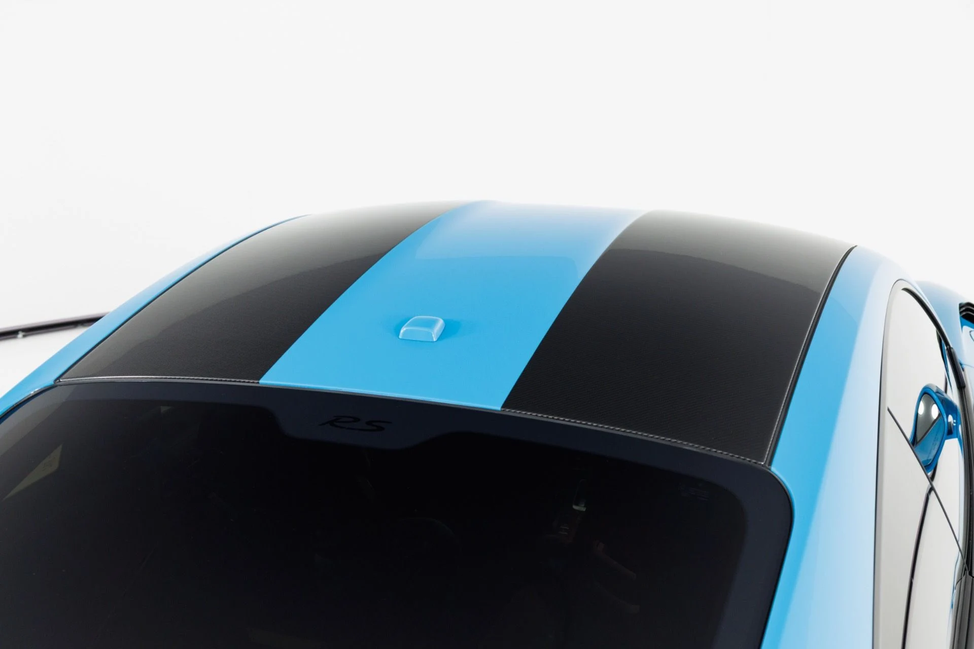 mph067_1239335505_Used_2018_Porsche_911_GT_2_RS_1783631648_6a9eb73407