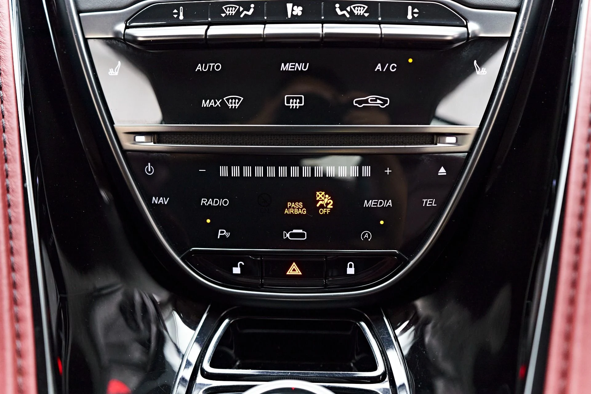 mph067_1246929864_Used_2021_Aston_Martin_DBS_Superleggera_1700952129_aa2633b019