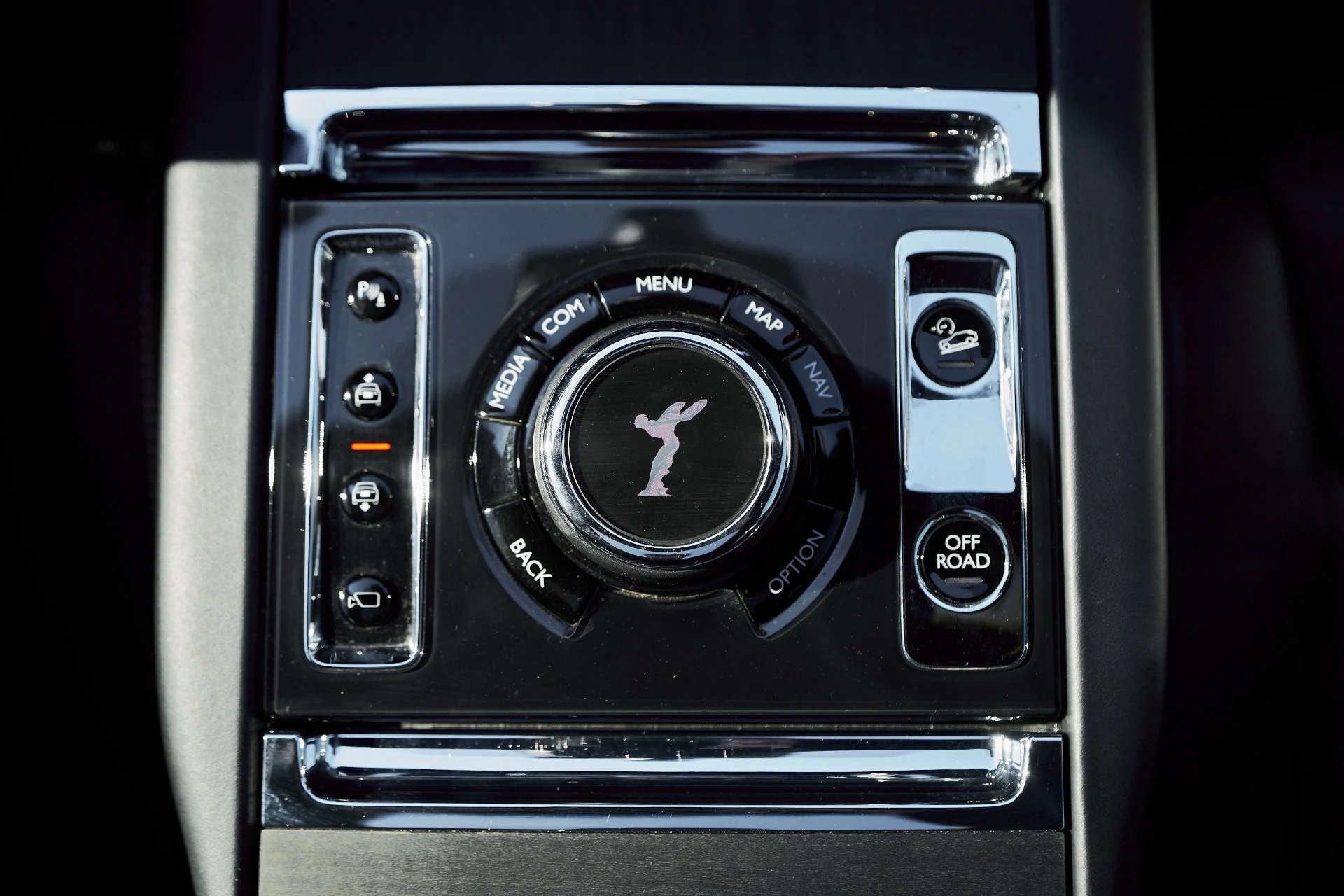 mph067_1265626959_Used_2019_Rolls_Royce_Cullinan_Base_1764382767_f7e535281a