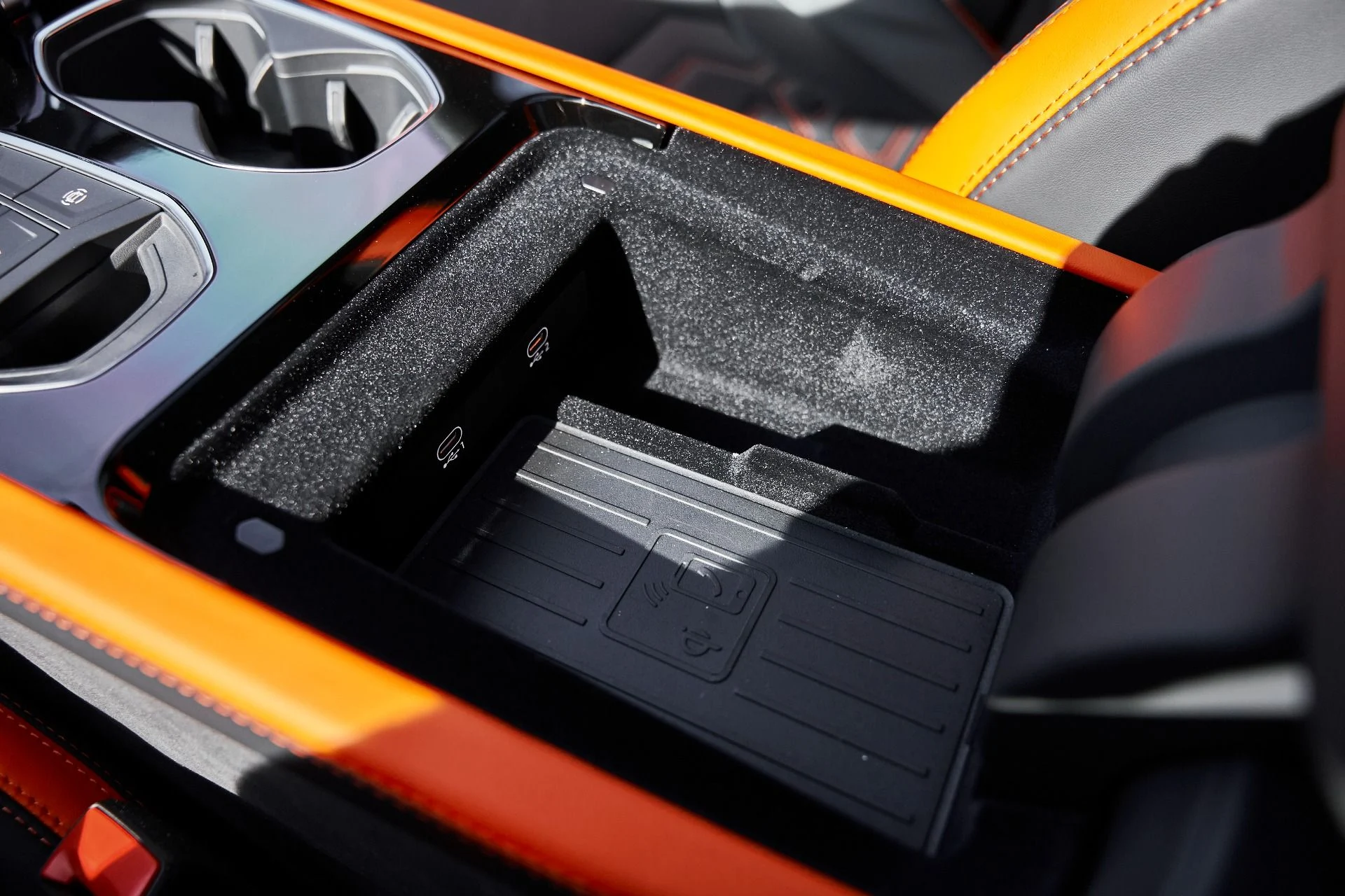 mph067_1273263528_Used_2025_Lamborghini_Urus_SE_1770086534_99ddd92d68