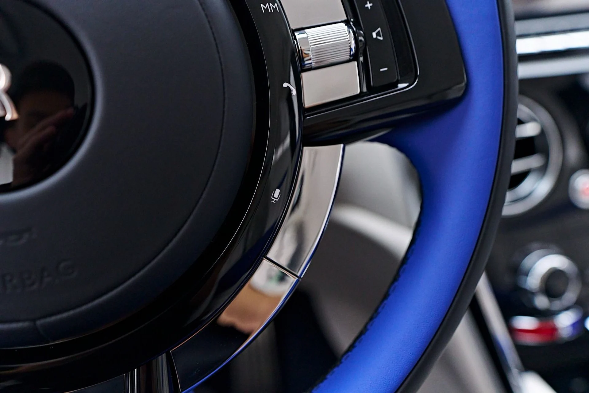 mph067_12964215_Used_2023_Rolls_Royce_Cullinan_Base_1745954360_28506fa7f2