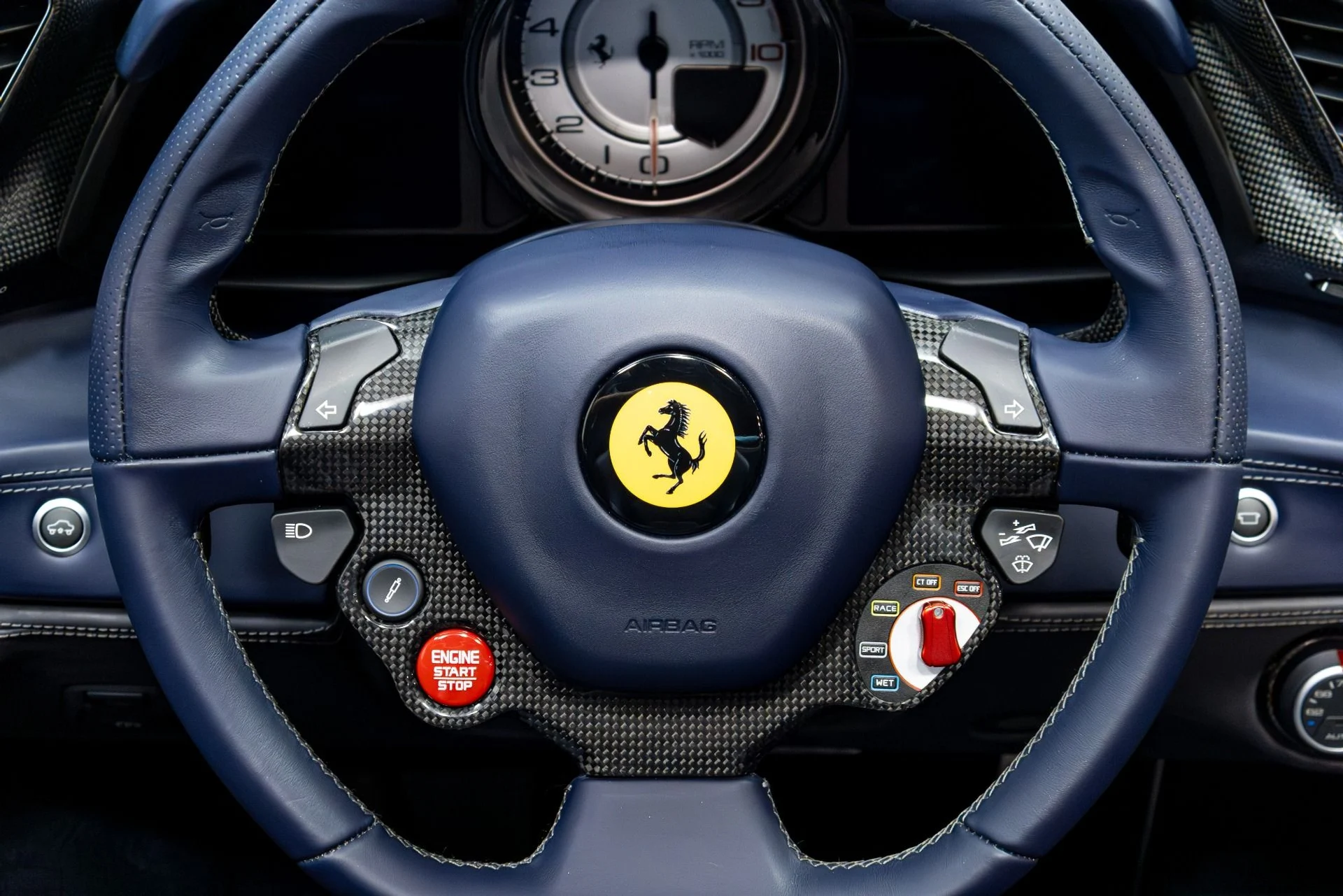 mph067_1308210182_Used_2018_Ferrari_488_Spider_1774434782_6bb6c85f99