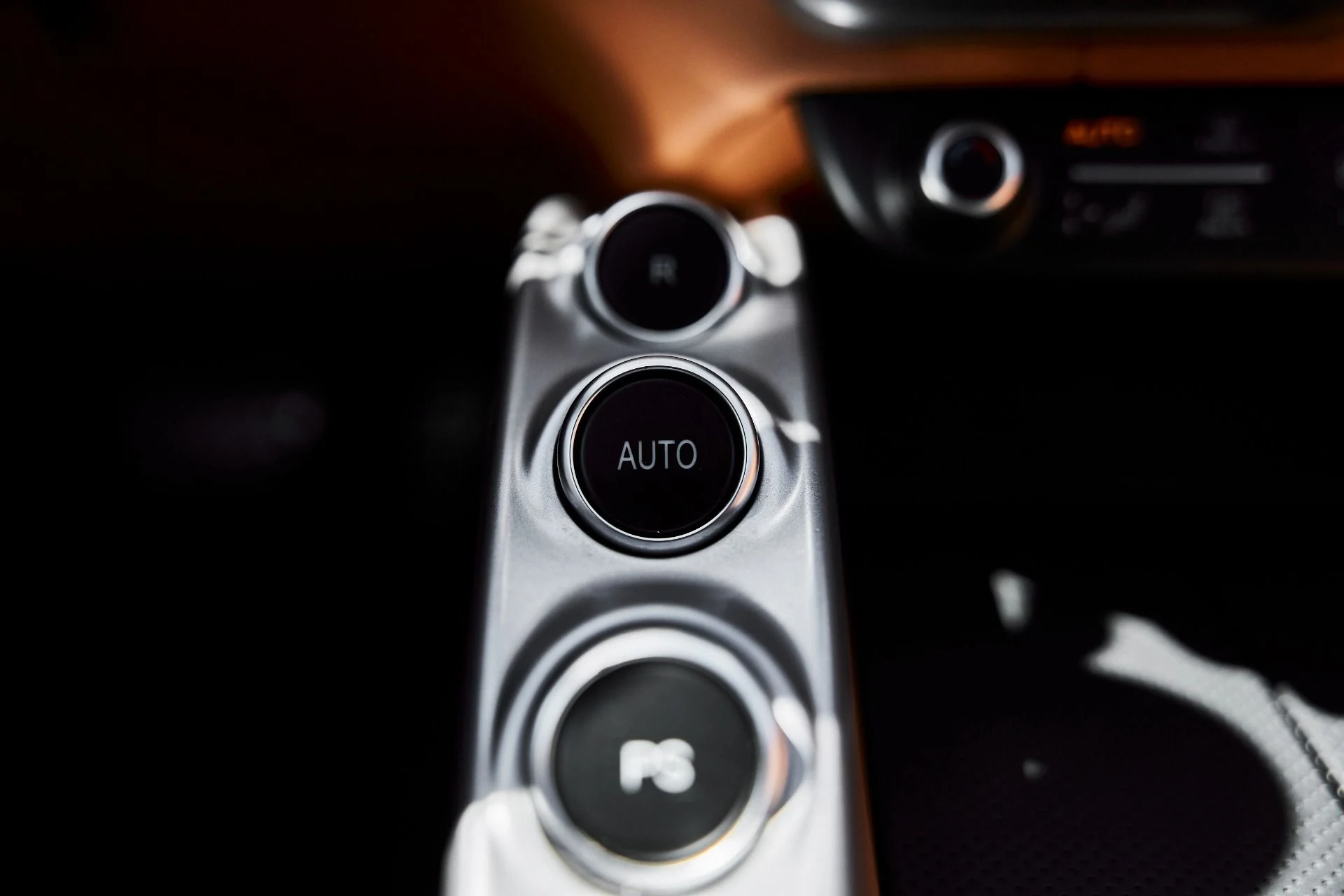 mph067_1388329437_Used_2018_Ferrari_GTC_4_Lusso_V12_1775612113_678c15b27d