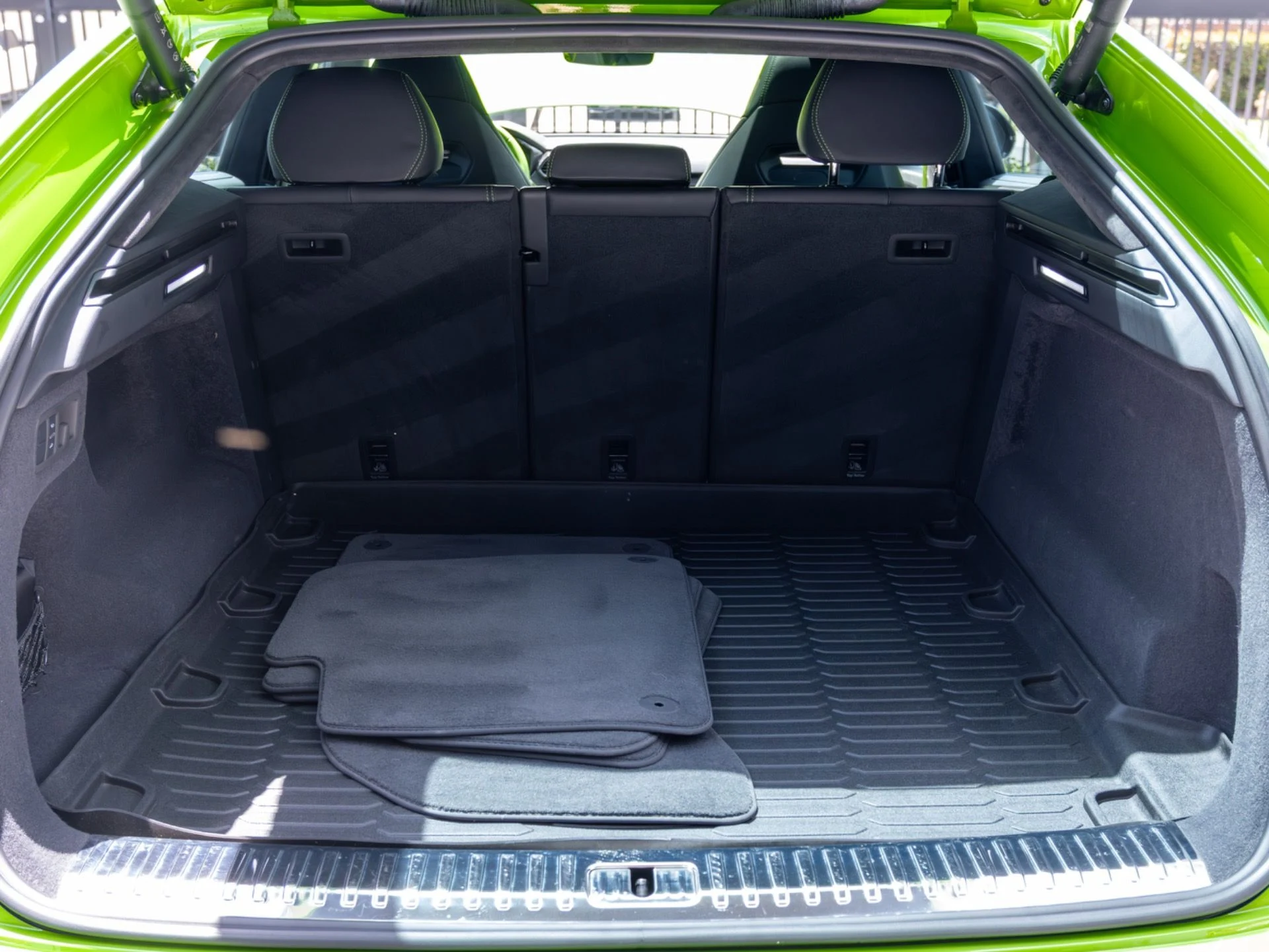 mph067_1405843406_Used_2024_Lamborghini_Urus_S_1775489548_bcc3c76316