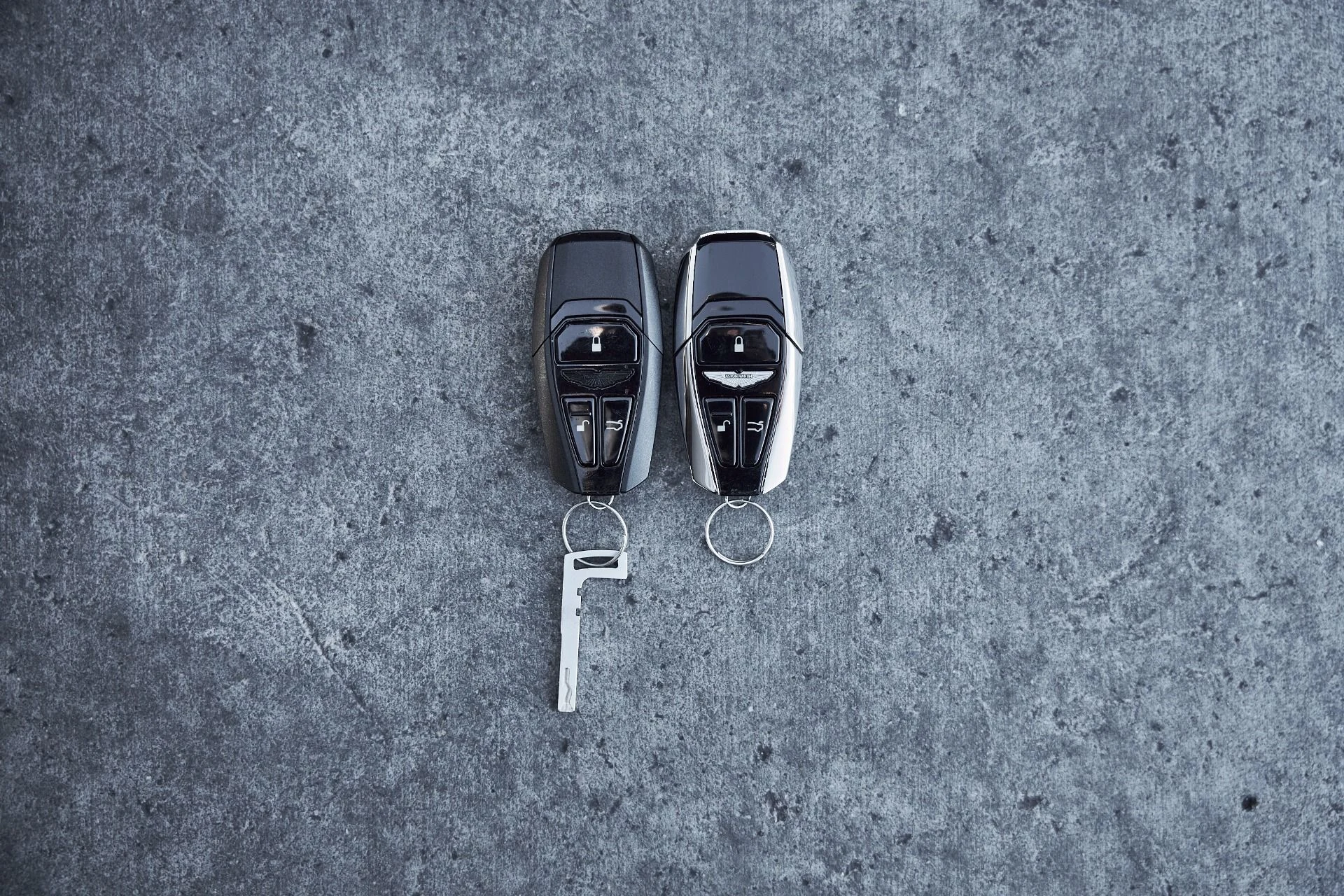 mph067_1425223558_Used_2023_Aston_Martin_DBS_Volante_1770513099_c3e40cf59a