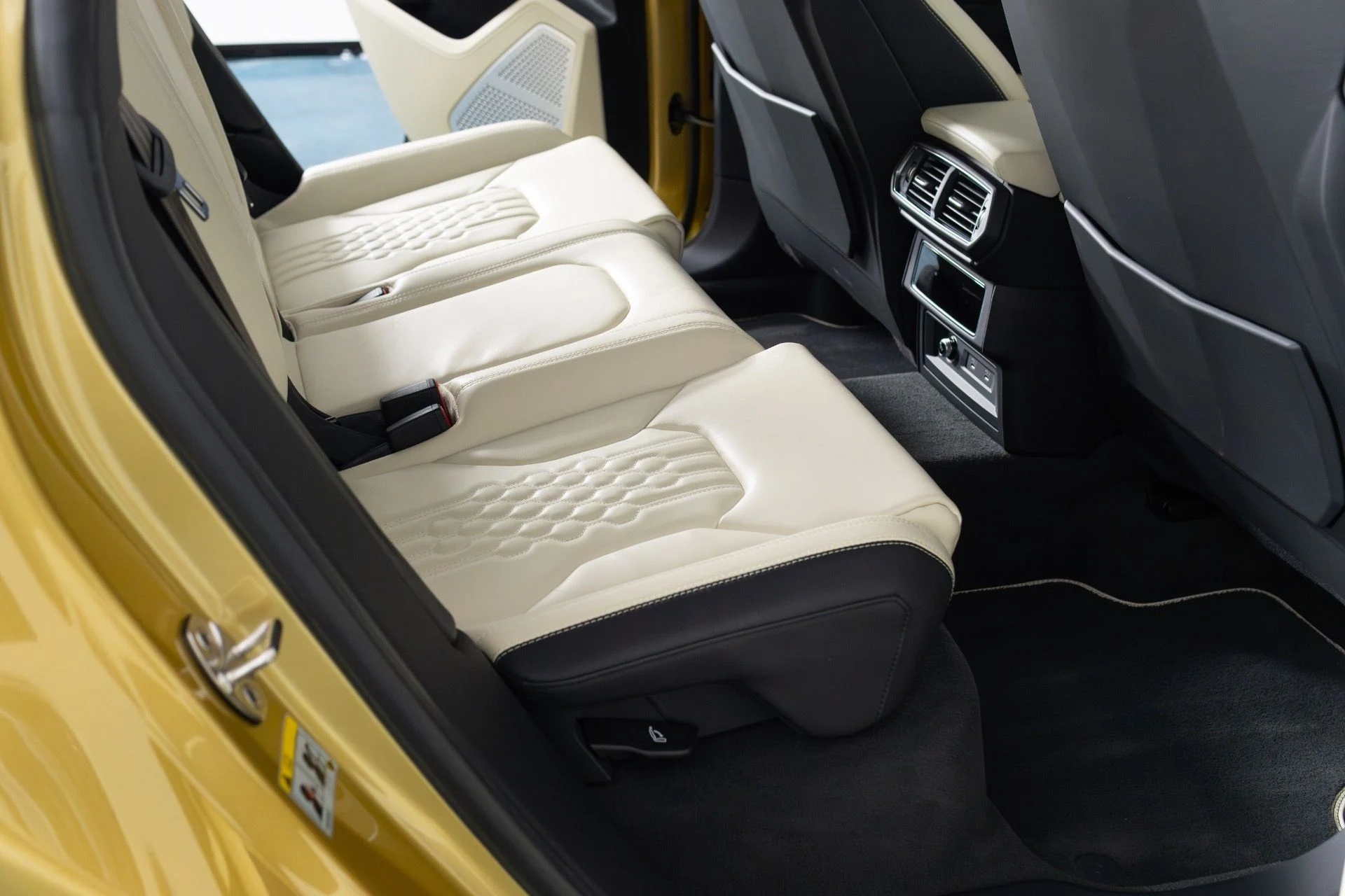 mph067_1472474914_Used_2023_Lamborghini_Urus_S_1781741186_7d1976bf85