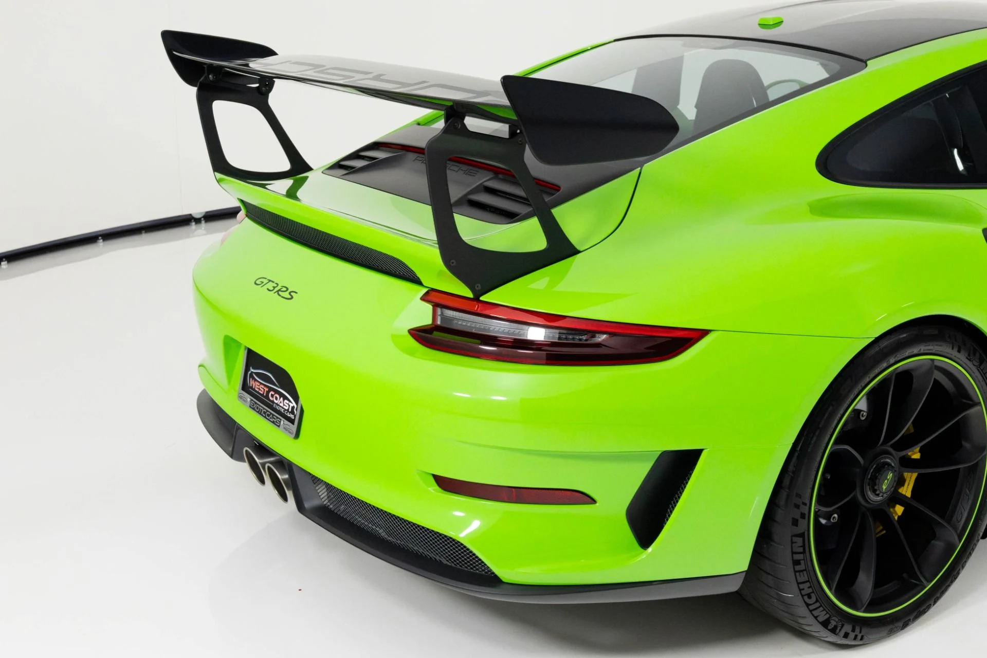 mph067_1481414439_Used_2019_Porsche_911_GT_3_RS_1763595312_47487f1483