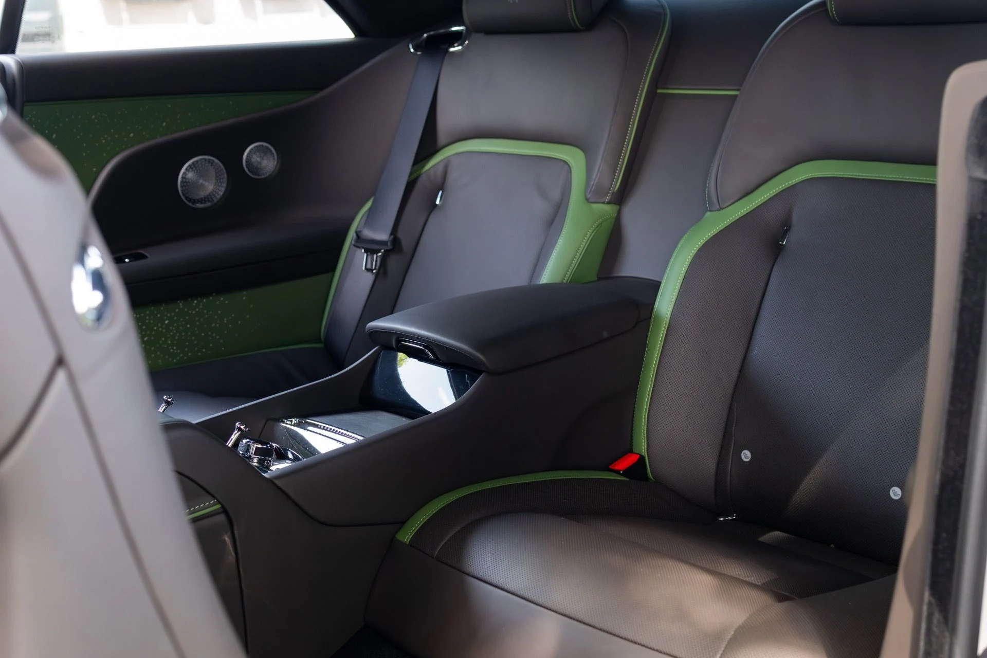 mph067_1501649208_Used_2024_Rolls_Royce_Spectre_1775023108_0041cec50b