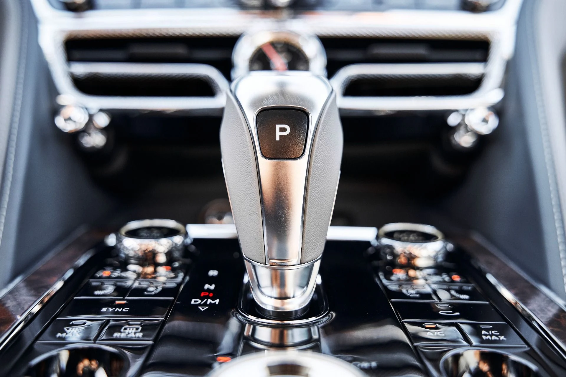 mph067_1505727169_Used_2026_Bentley_Flying_Spur_V8_1775613361_a937fa4116