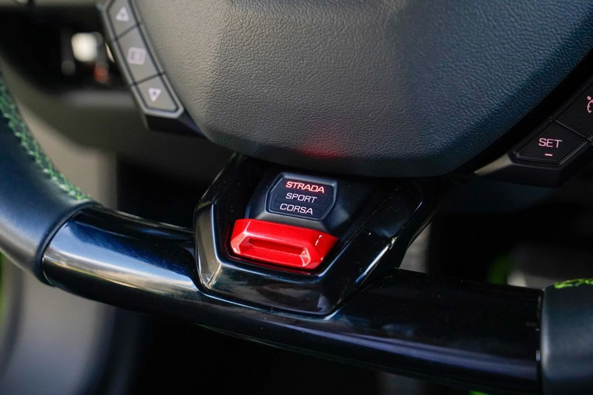 mph067_1506360451_used_2020_lamborghini_huracan_evo_coupeawd_14354_22890839_68_1024_3904a6bae1