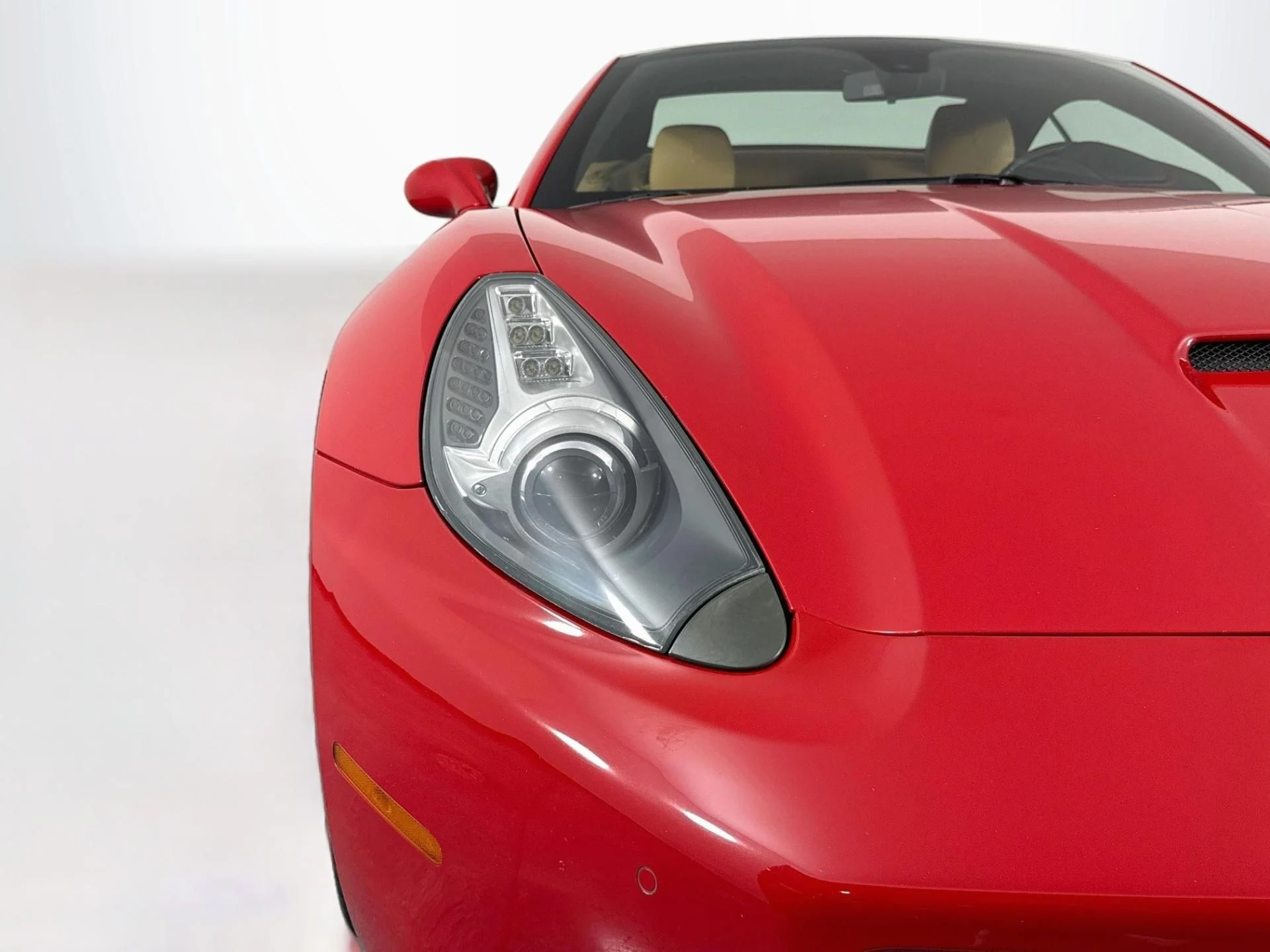 mph067_1553492318_Used_2010_Ferrari_California_1790360509_5d8052682a