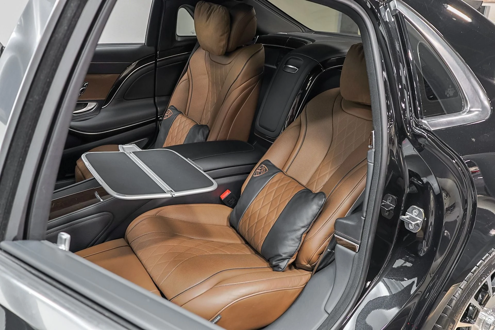 mph067_1561232133_Used_2019_Mercedes_Benz_S_Class_Maybach_S_560_4_MATIC_1761681414_4cfc57a32f