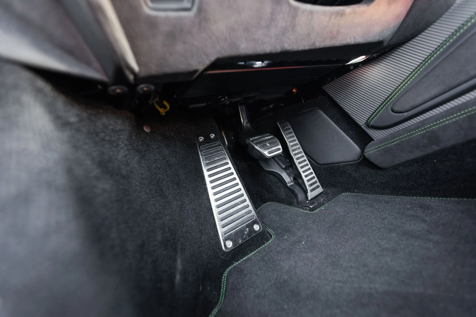 mph067_1602277809_Used_2025_Lamborghini_Revuelto_1791313132_4f05d7d67f