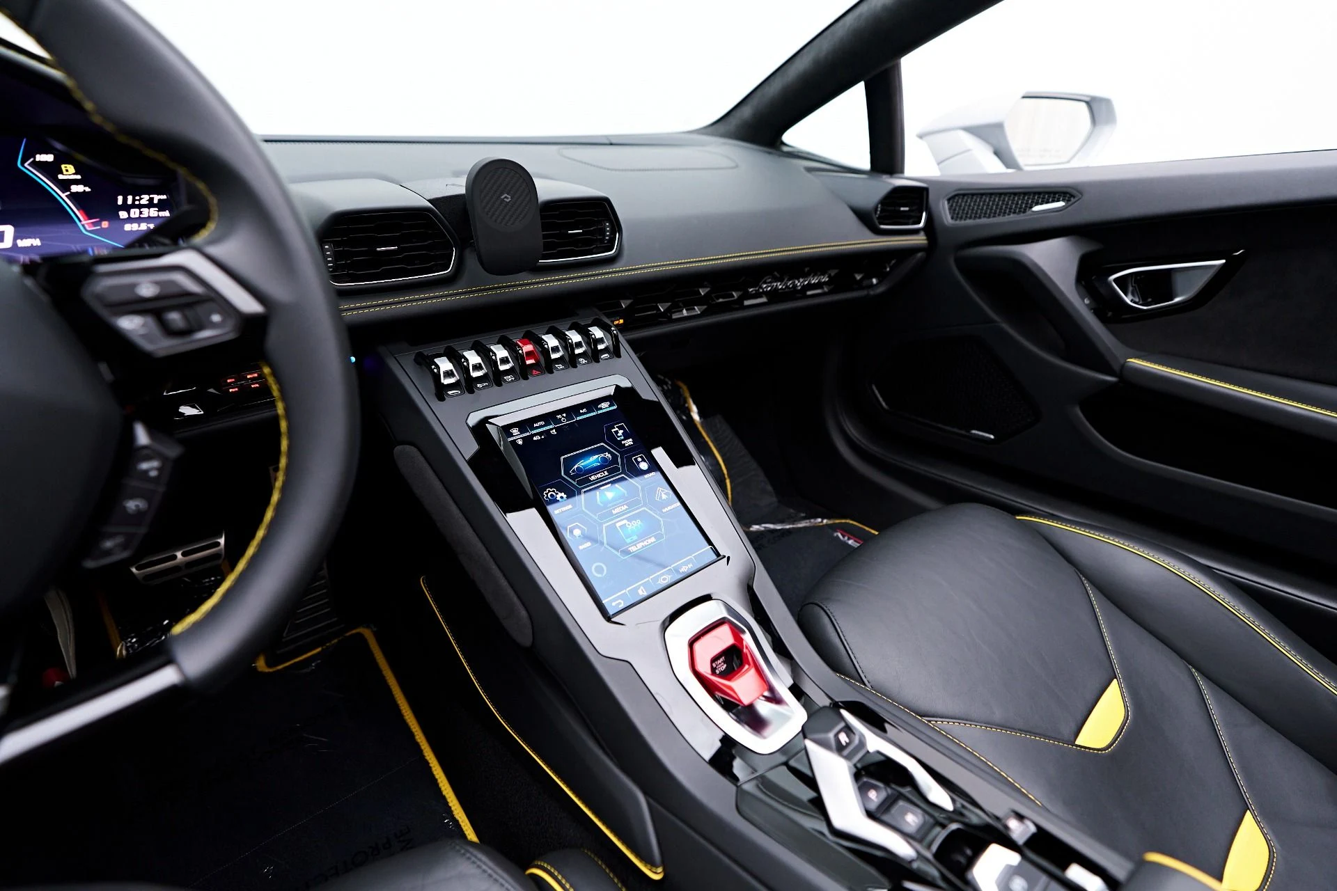 mph067_1630378764_Used_2021_Lamborghini_Huracan_EVO_Base_1754524536_36c1fa24a3