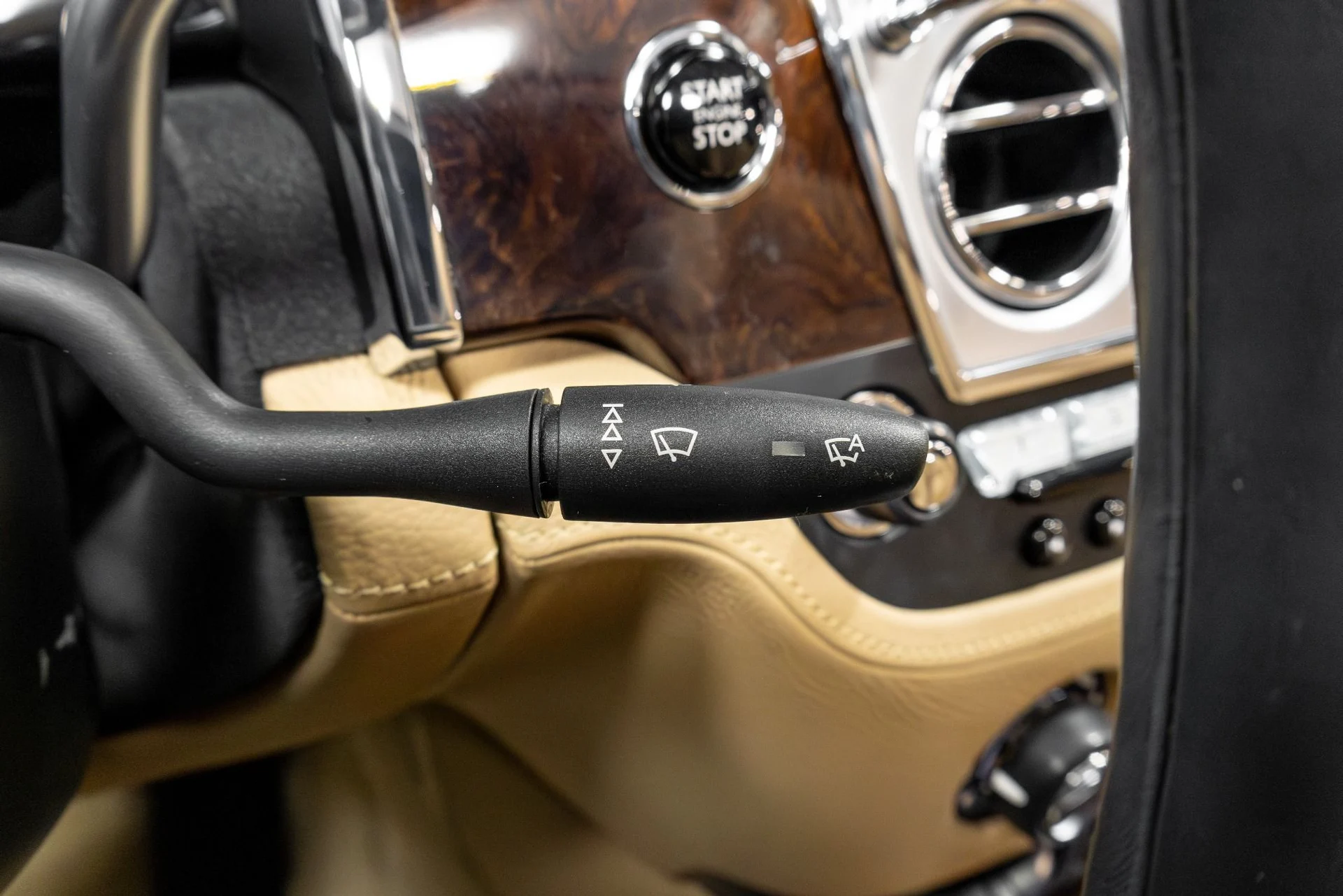 mph067_1657036580_Used_2011_Rolls_Royce_Ghost_1771348774_7c69e27238