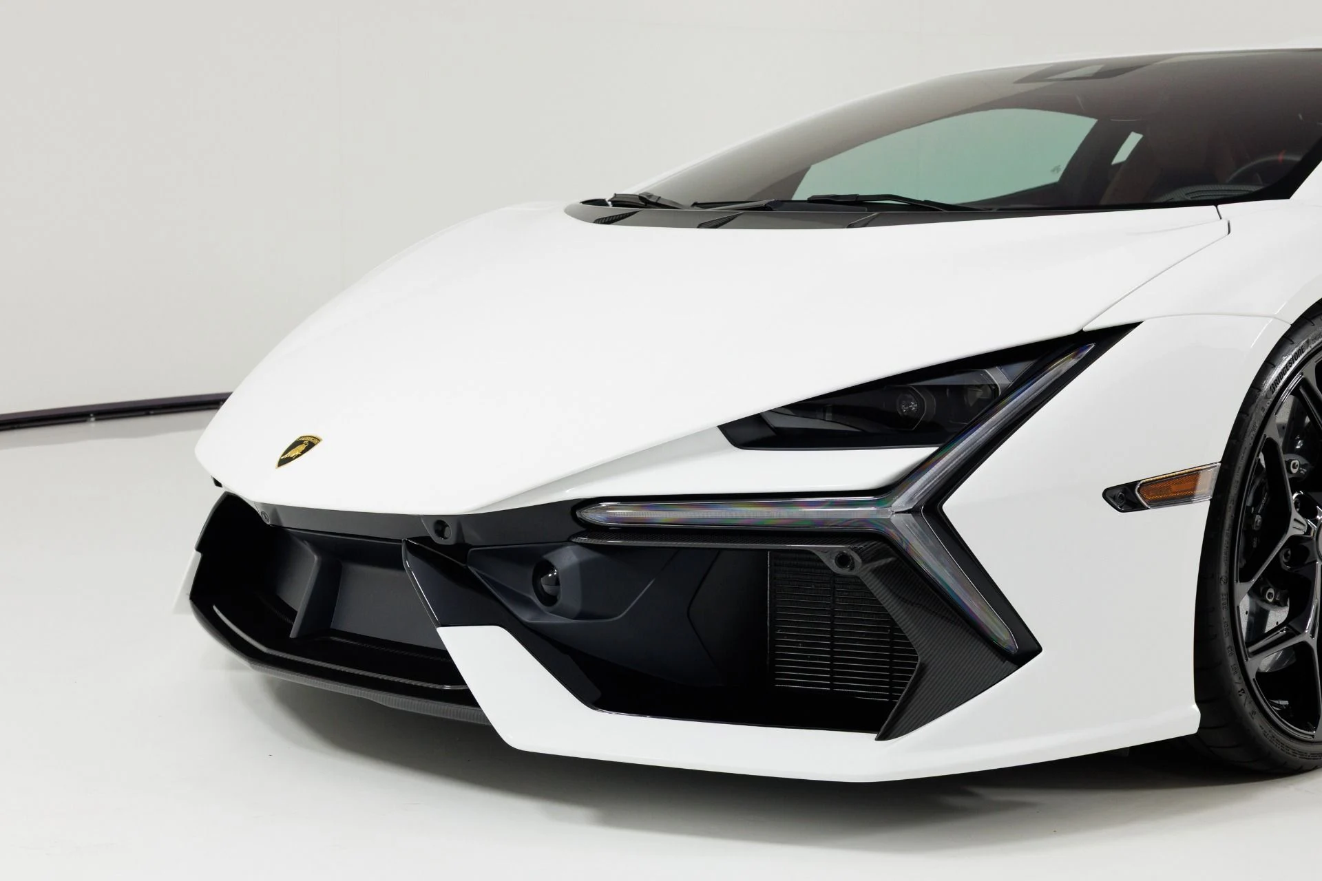 mph067_1714929826_Used_2024_Lamborghini_Revuelto_1786042595_e7ba5902eb
