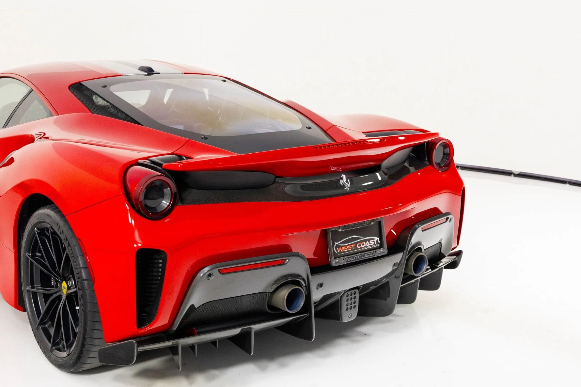 mph067_1731781450_Used_2019_Ferrari_488_Pista_1761352057_1192eab866