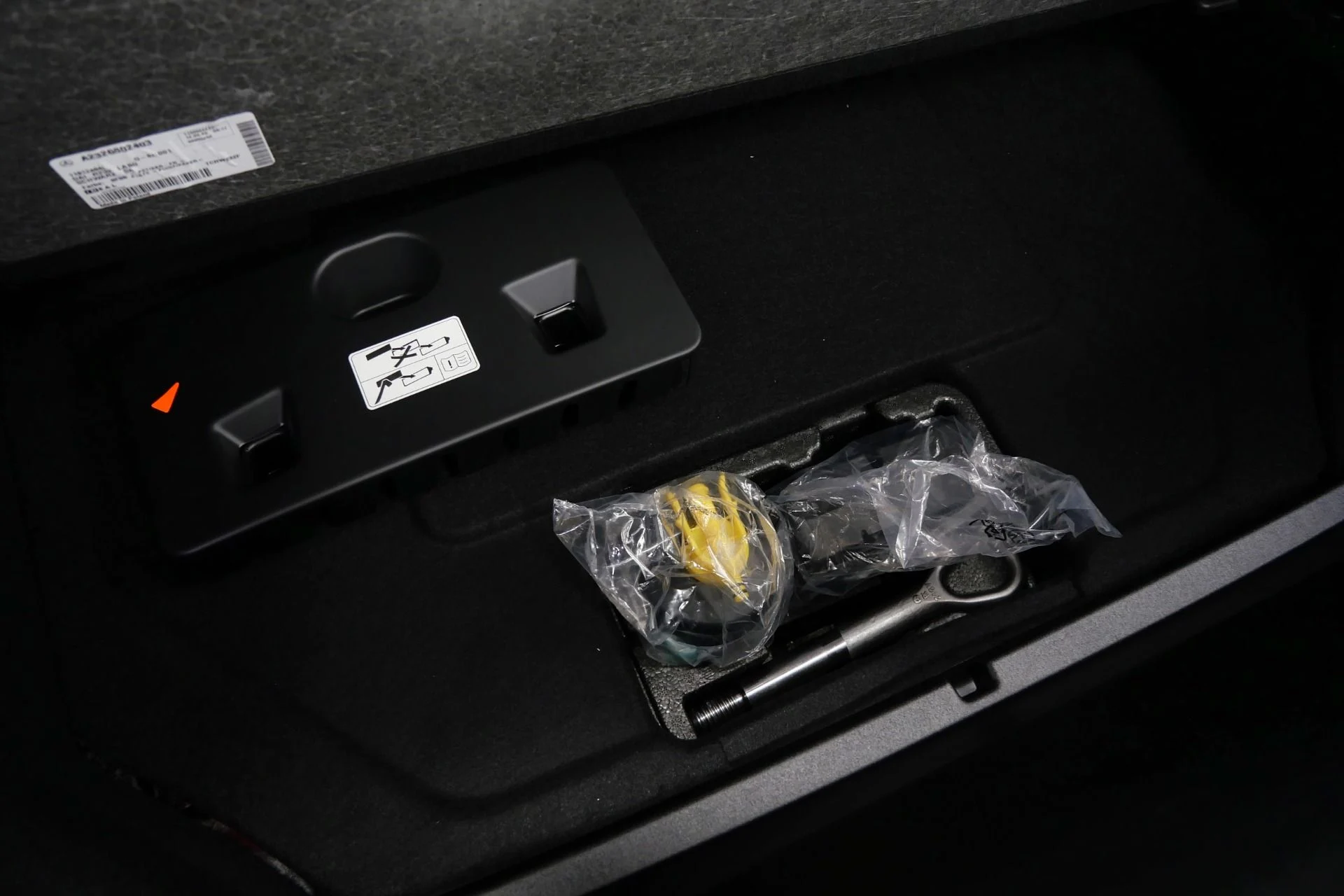 mph067_1828967433_Used_2026_Mercedes_Benz_Maybach_SL_680_Monogram_Series_As_New_Condition_1767976694_f78b6dd490