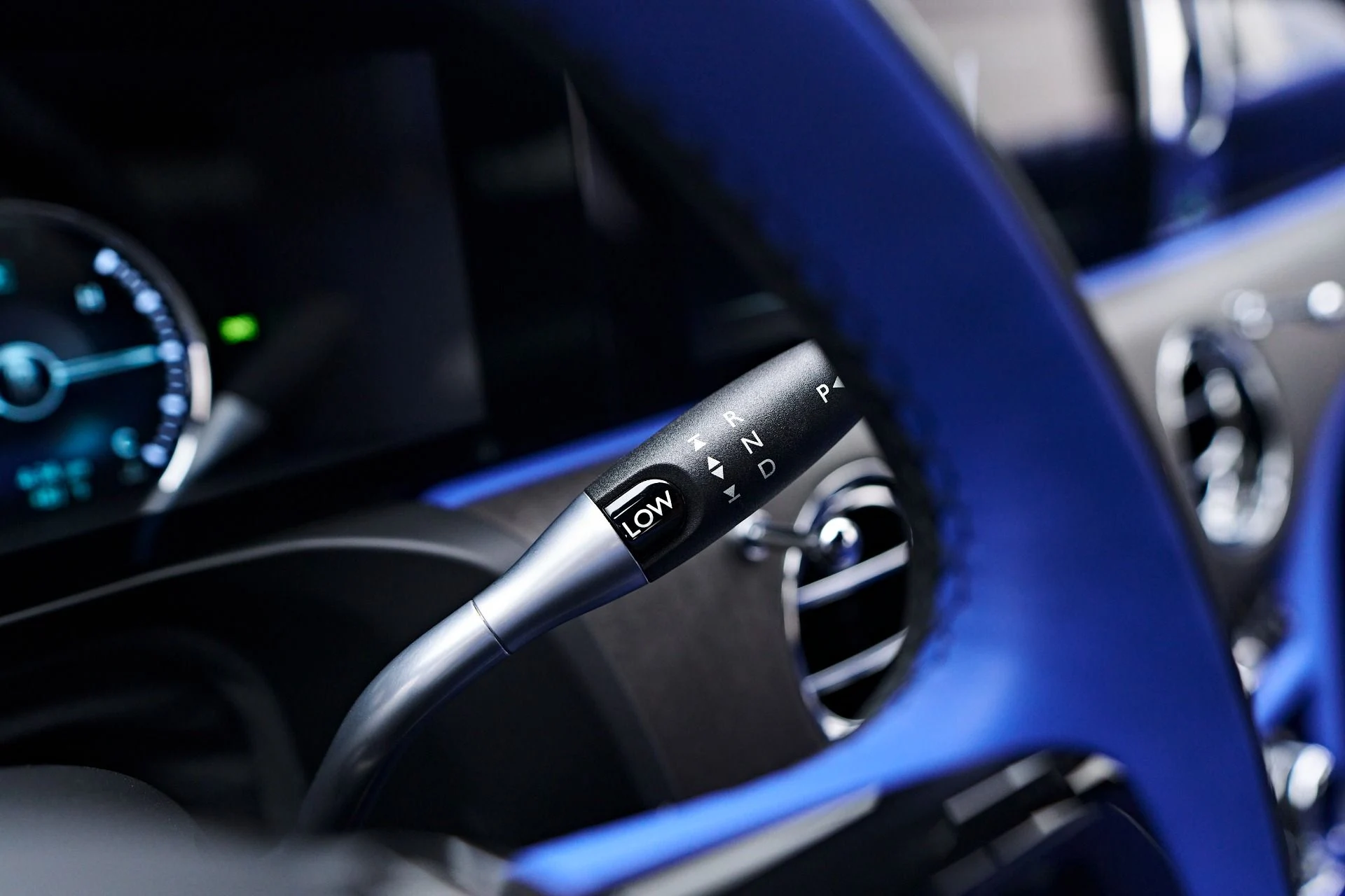 mph067_1829515572_Used_2024_Rolls_Royce_Ghost_Base_1757190861_3765538558