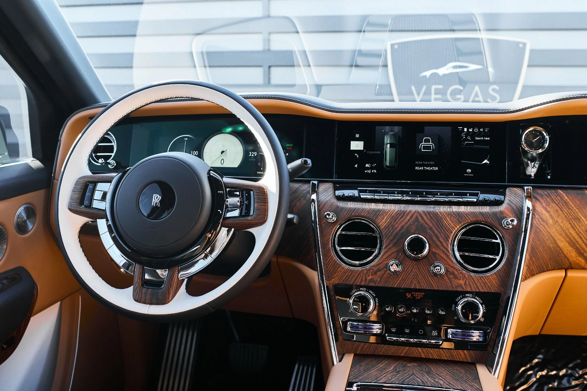 mph067_1896289674_Used_2025_Rolls_Royce_Cullinan_Base_1766020484_8fec5109bb