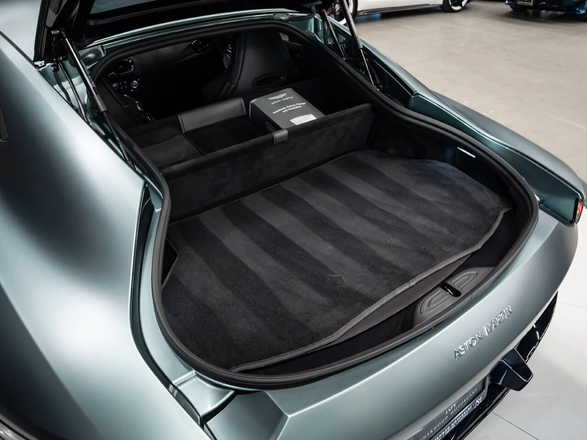 mph067_1911504402_aston_martin_vantage_2020_c147bea051