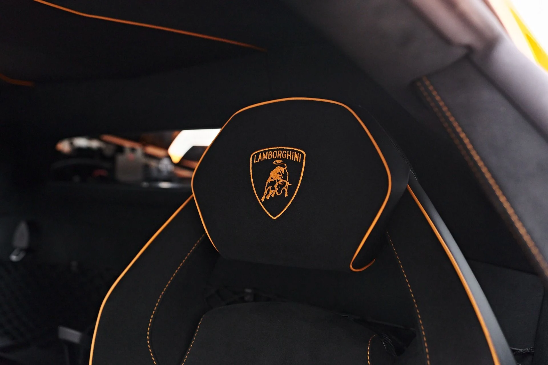 mph067_1933021289_Used_2021_Lamborghini_Aventador_SVJ_Base_1755224573_2776169c1f
