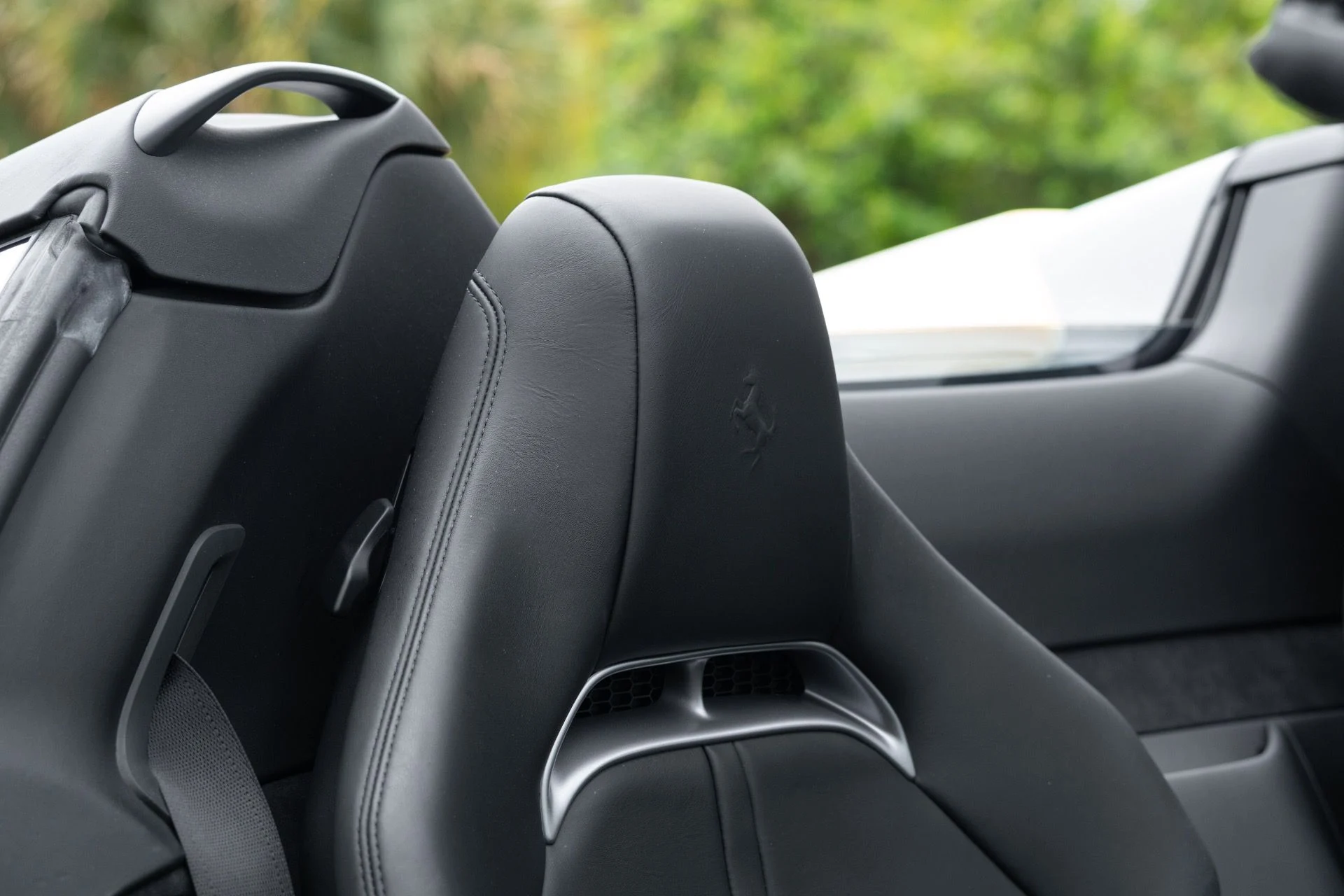 mph067_1944651233_Used_2022_Ferrari_SF_90_Spider_1775626238_5aa046c00e