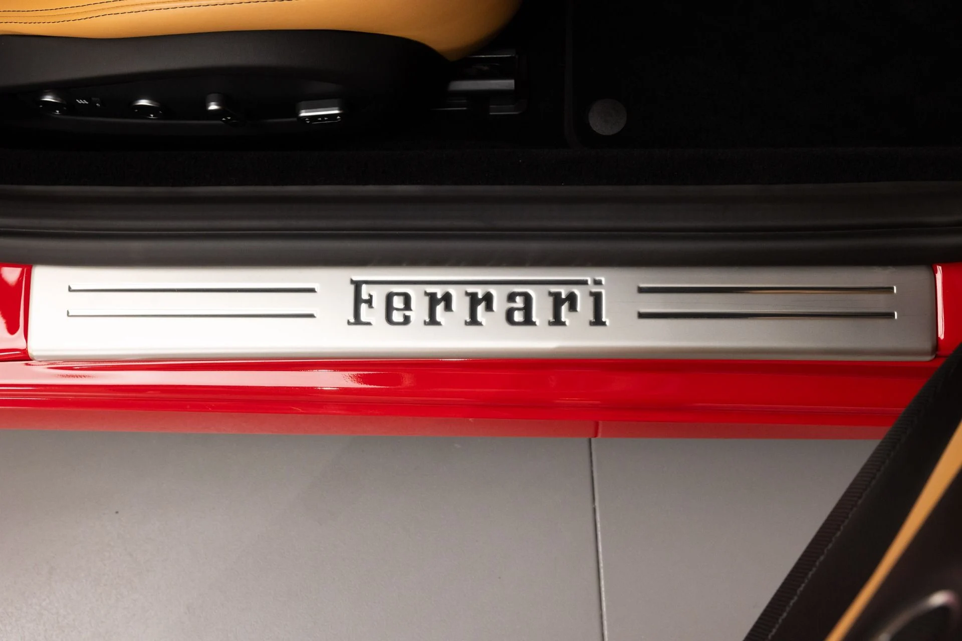mph067_1944903014_Used_2017_Ferrari_California_T_1784583649_d99fd16027