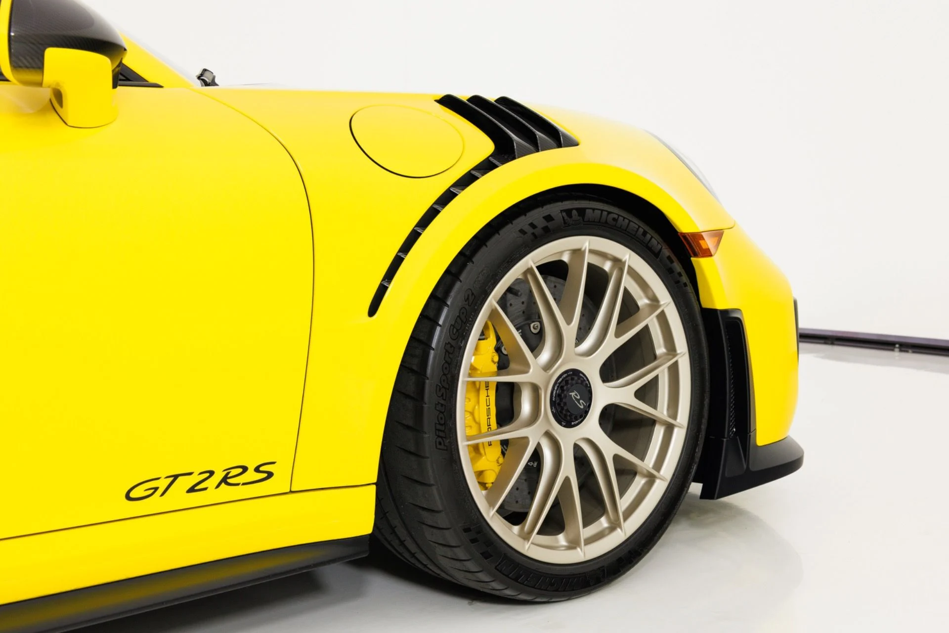 mph067_1963791452_Used_2018_Porsche_911_GT_2_RS_1787778696_7e831ee80d