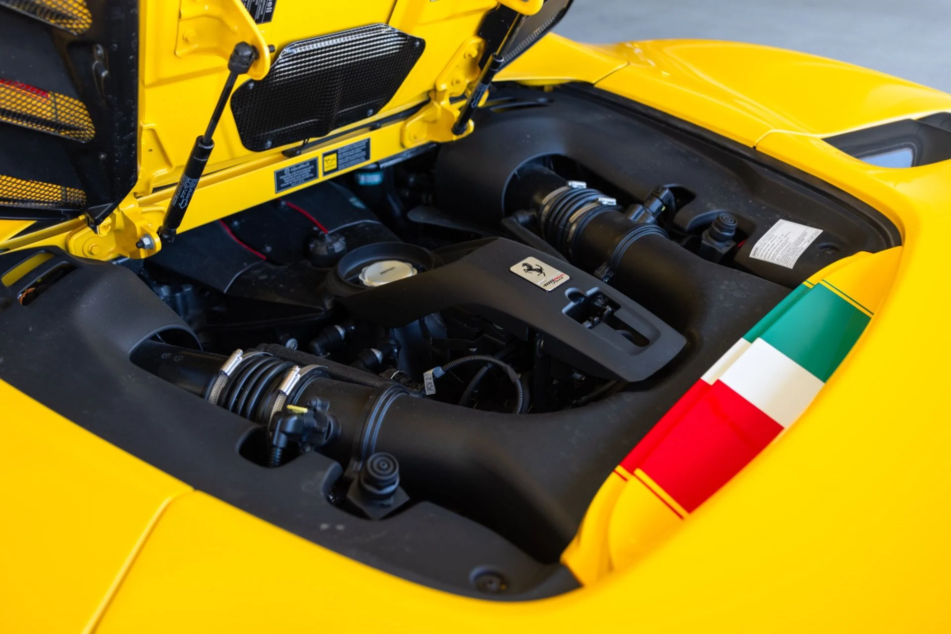mph067_2077192296_Used_2020_Ferrari_488_Pista_Spider_1785218764_86616de45e