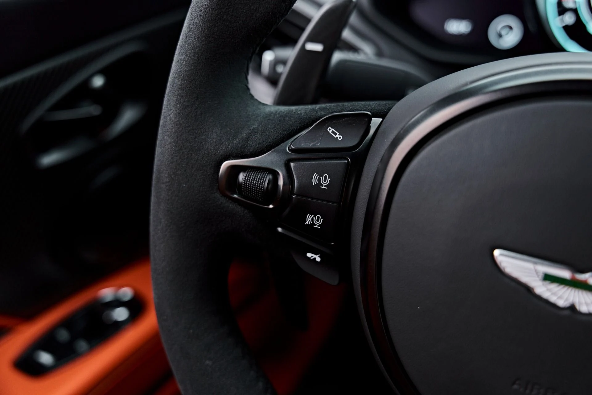 mph067_2089403086_Used_2023_Aston_Martin_DBS_Ultimate_1787789502_a9f193906c