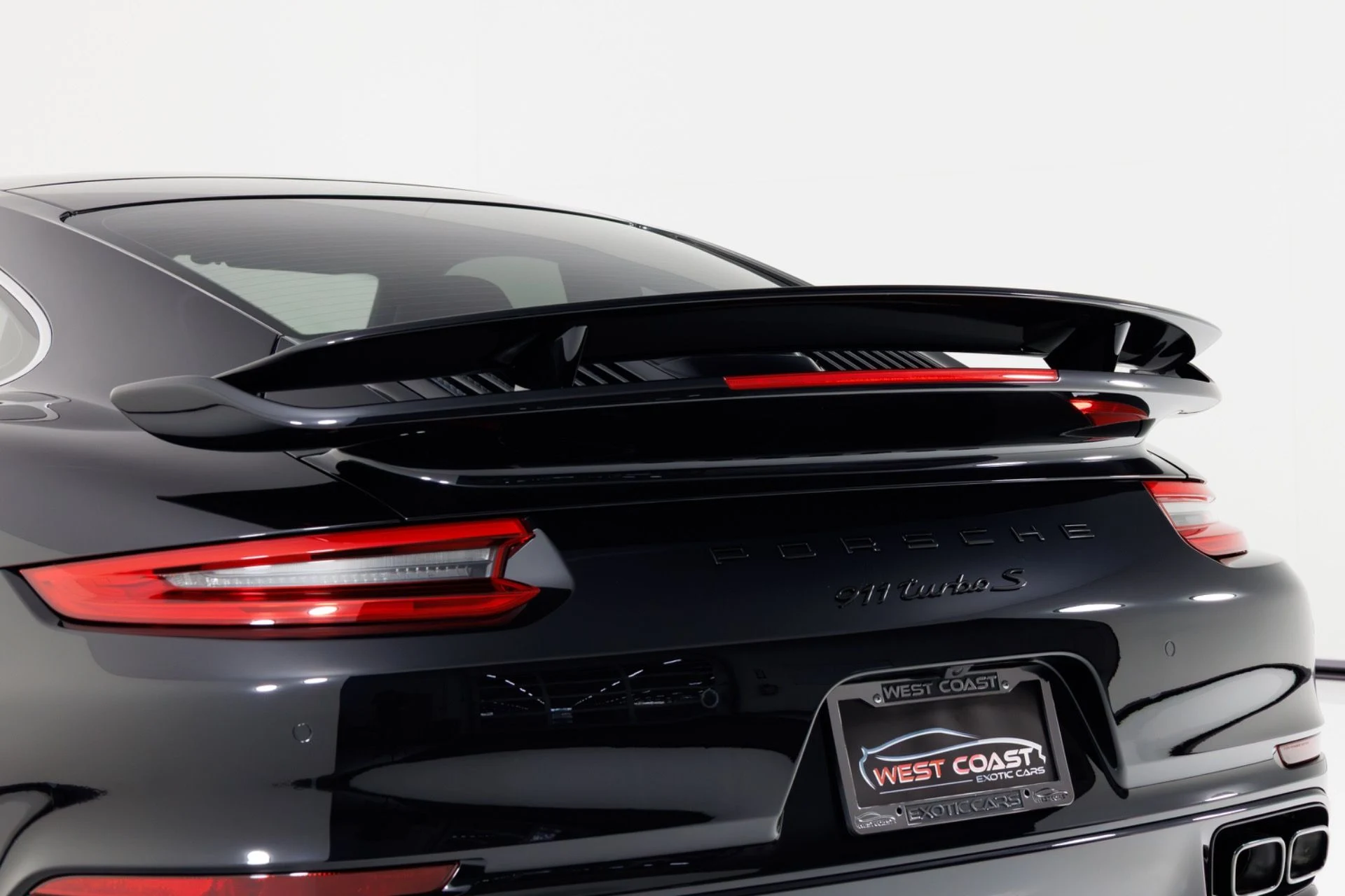 mph067_2099684382_Used_2017_Porsche_911_Turbo_S_1773337594_12d94ff97d