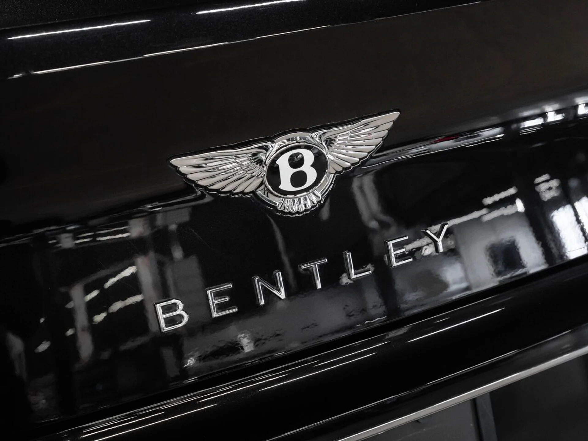 mph067_210182533_bentley_continental_2022_72a481e980