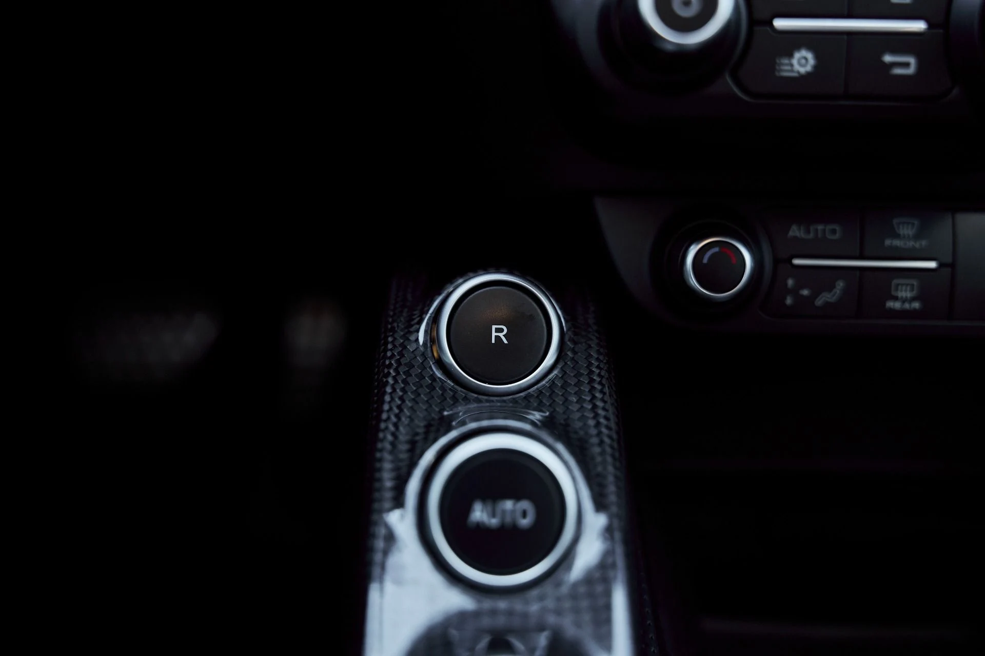 mph067_2105441976_Used_2018_Ferrari_GTC_4_Lusso_T_1770509618_1d84aad934