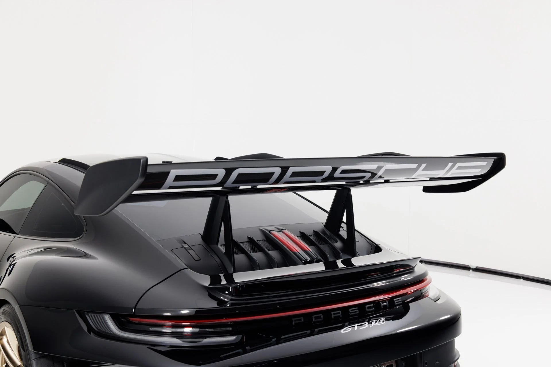 mph067_2112767103_Used_2025_Porsche_911_GT_3_RS_1767383470_47ca550c1d