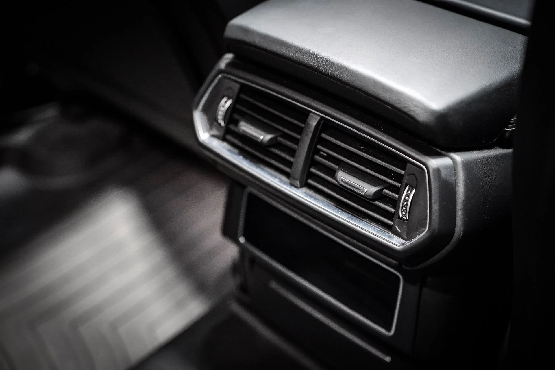 mph067_213477008_37414663_08678_2020_lamborghini_urus_054_f81cd45675