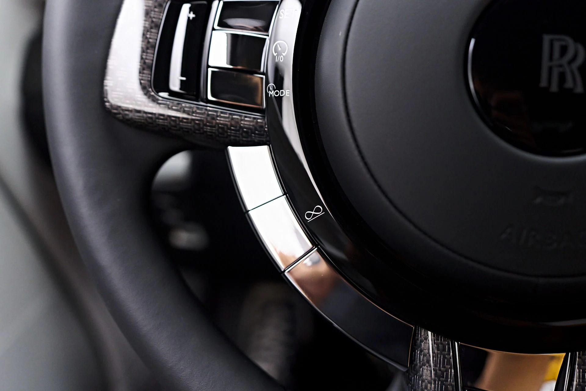 mph067_2145318781_Used_2025_Rolls_Royce_Spectre_Base_1753213338_3be11ecf0b