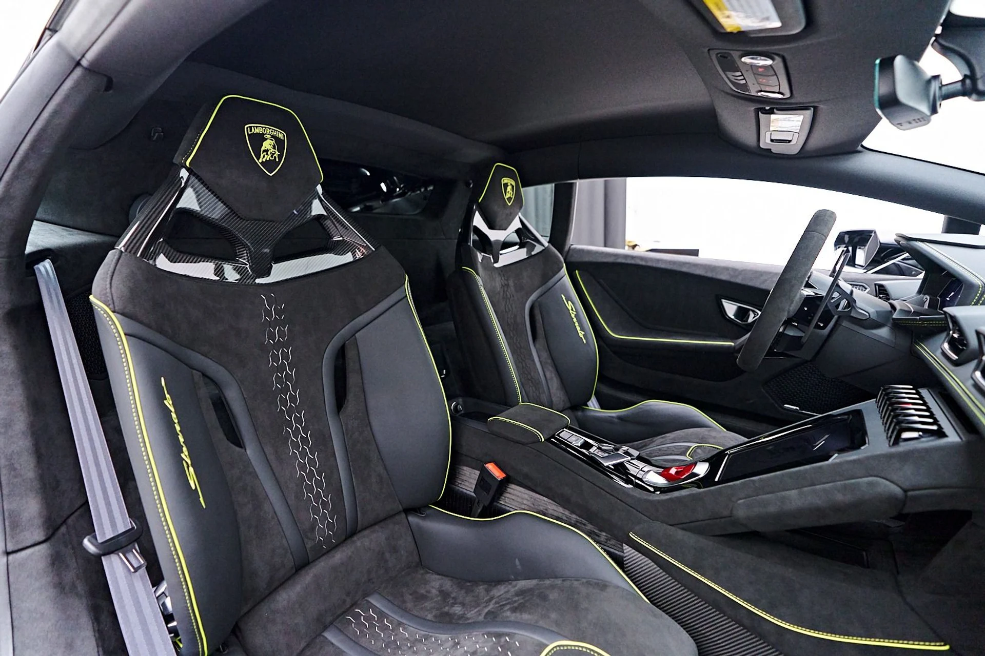 mph067_2155290516_Used_2024_Lamborghini_Huracan_Sterrato_Base_1741738821_393e3a3e8c