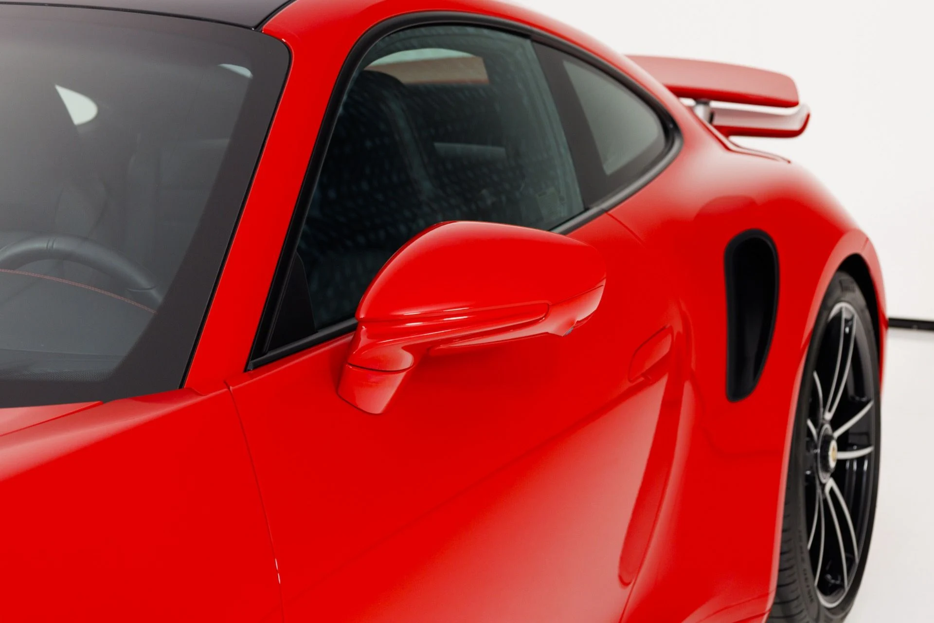 mph067_2169157078_Used_2021_Porsche_911_Turbo_S_1776203932_daaf73416c