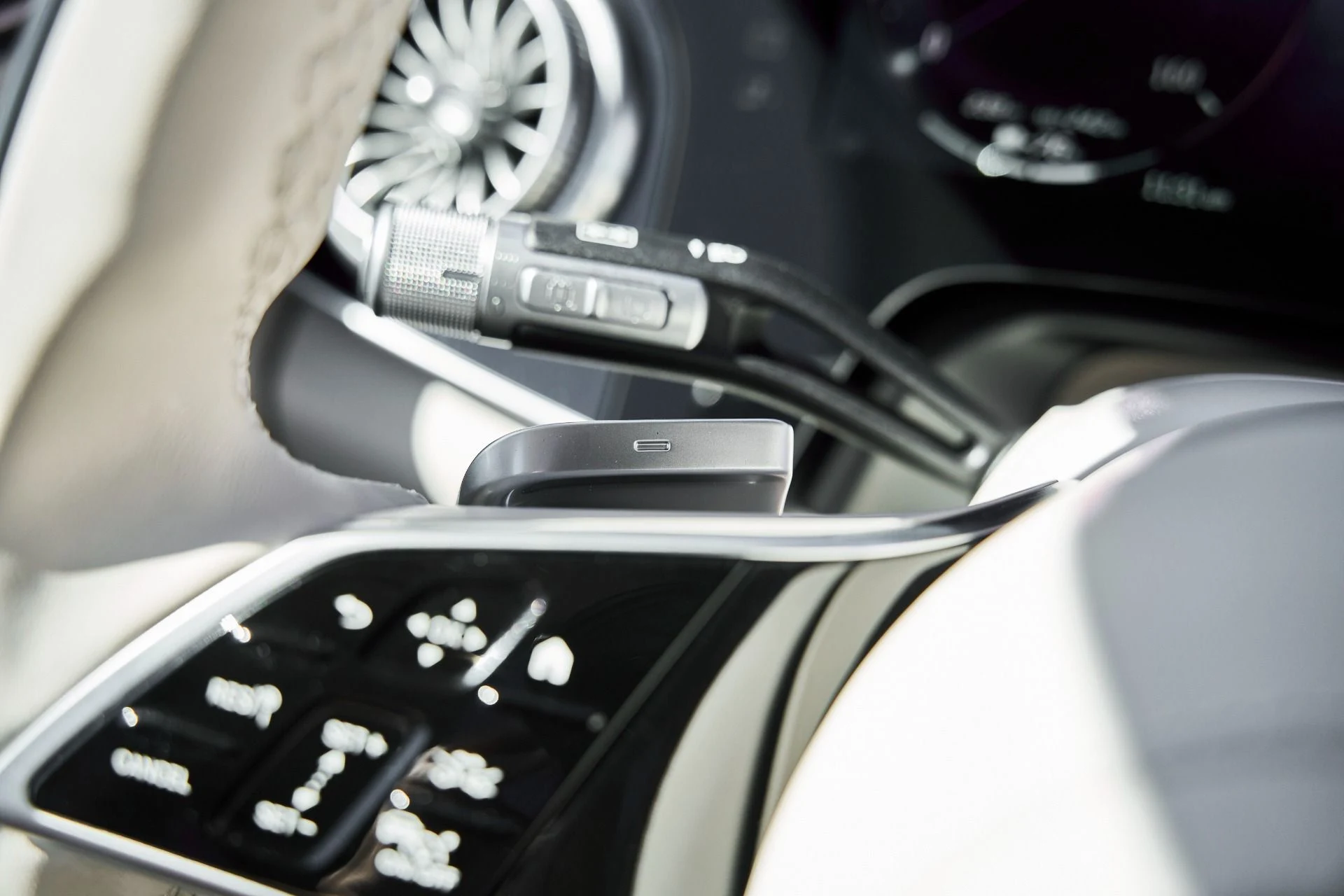 mph067_2172514379_Used_2025_Mercedes_Benz_EQS_Maybach_EQS_680_1773365928_a2c42649e8