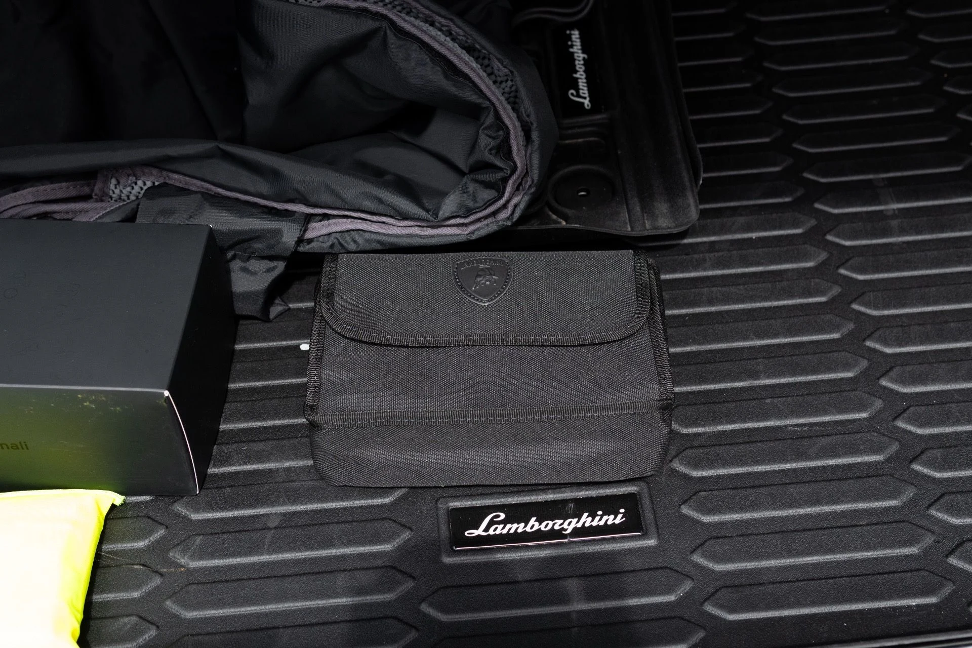 mph067_2238308473_Used_2022_Lamborghini_Urus_1773951394_58d1106751