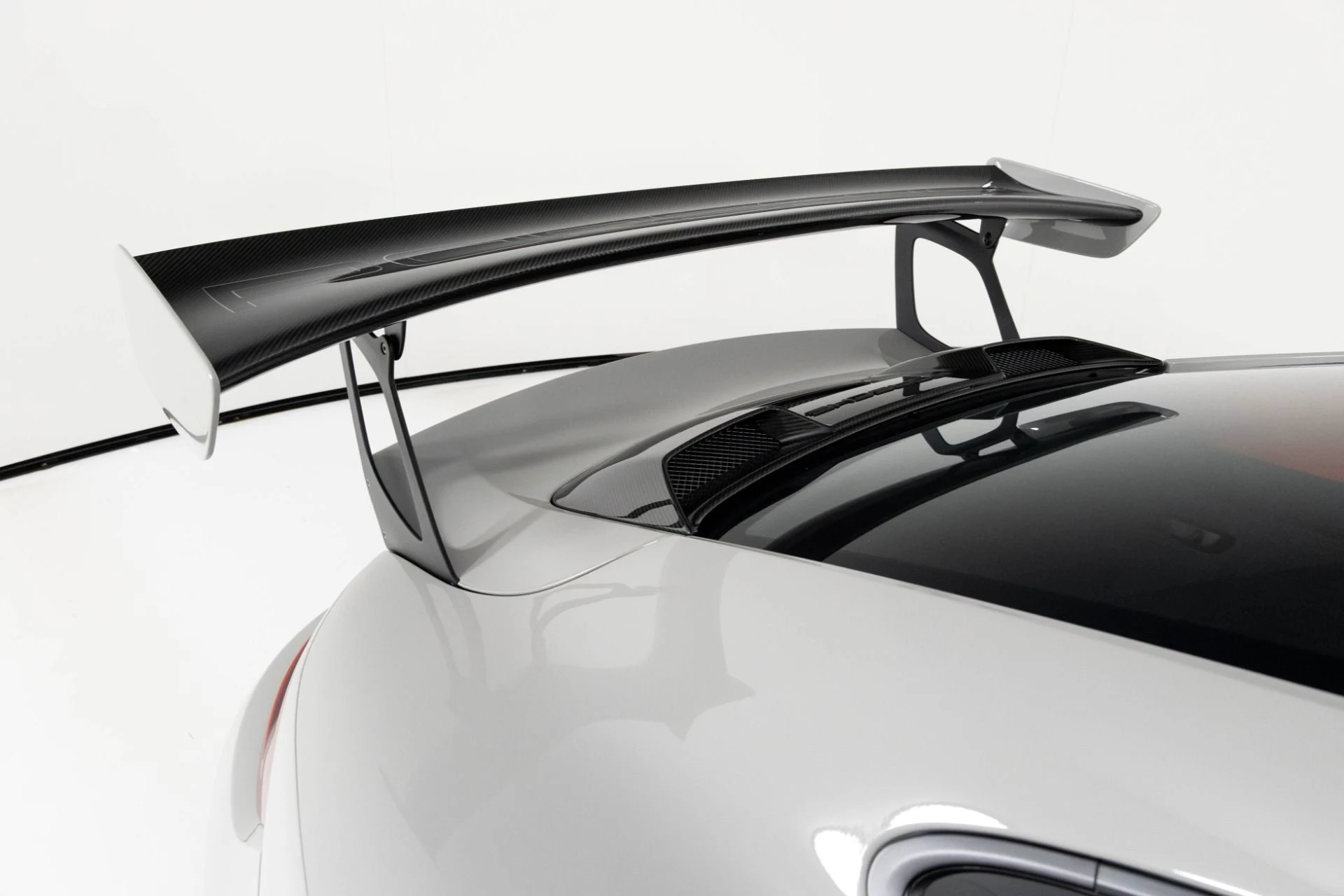 mph067_2252428863_Used_2018_Porsche_911_GT_2_RS_1762984509_0d0c5f483d