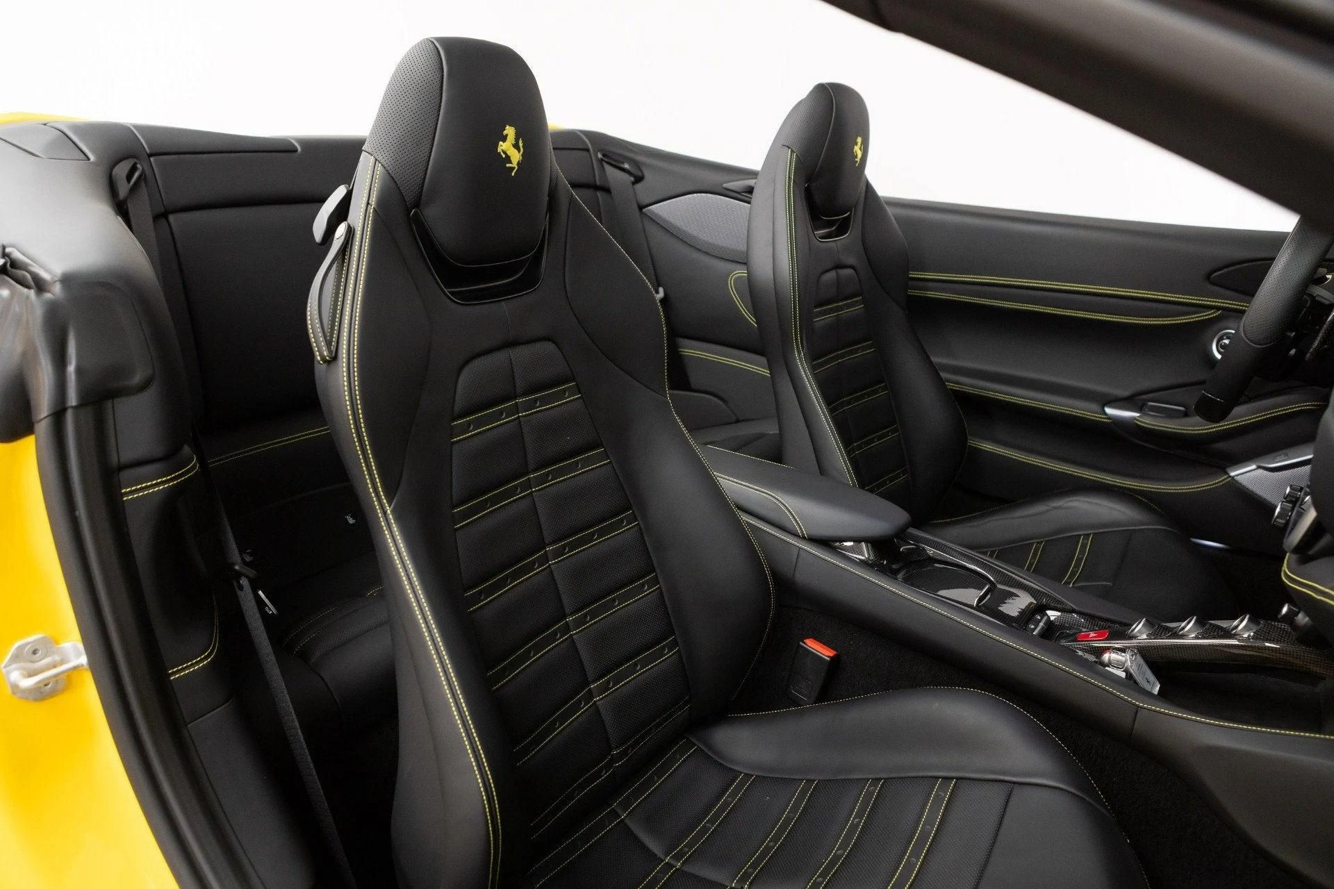 mph067_2339810263_Used_2020_Ferrari_Portofino_1777367945_0e4b2fd73f