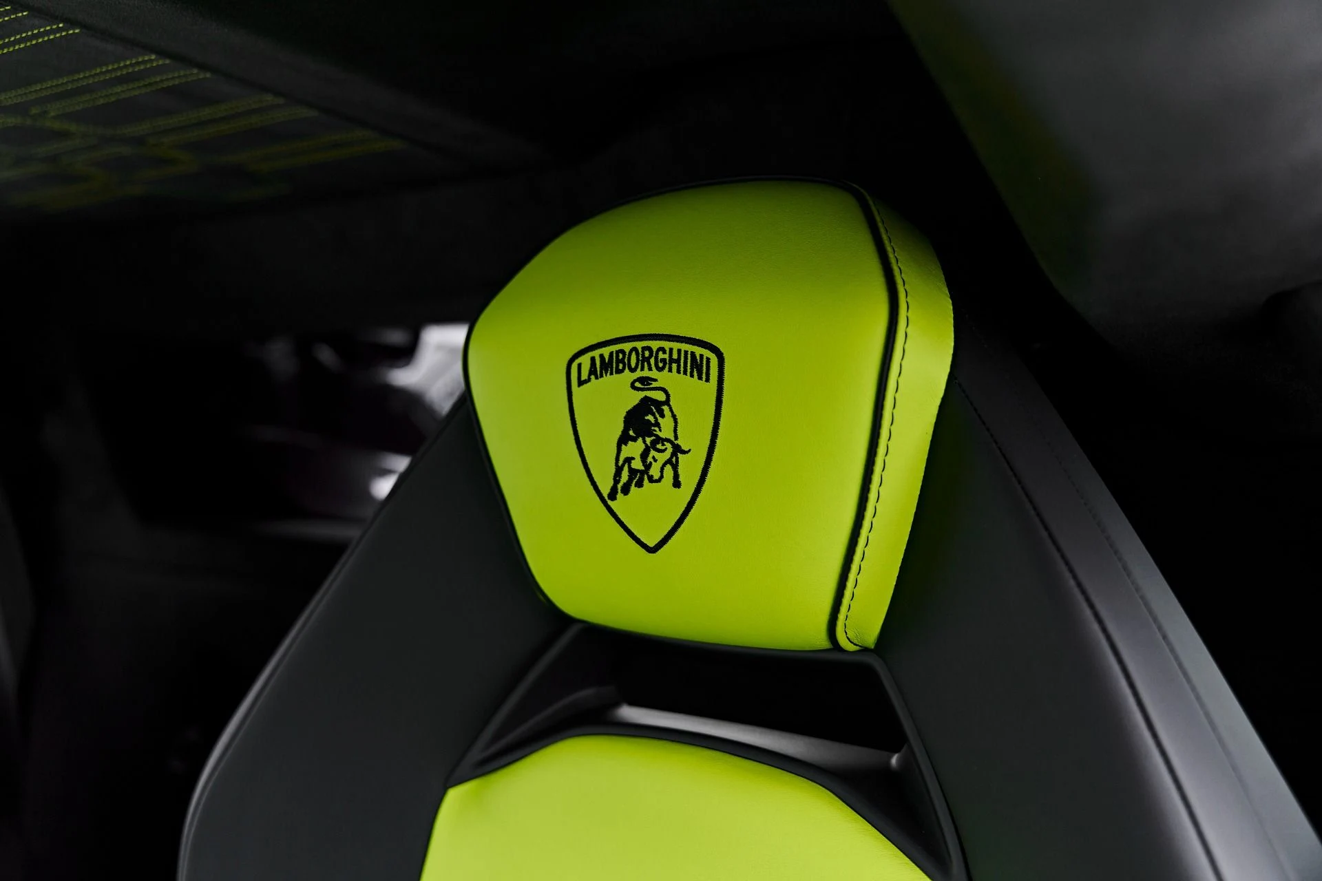 mph067_2348394054_Used_2026_Lamborghini_Revuelto_Base_1788485731_0b71676de0