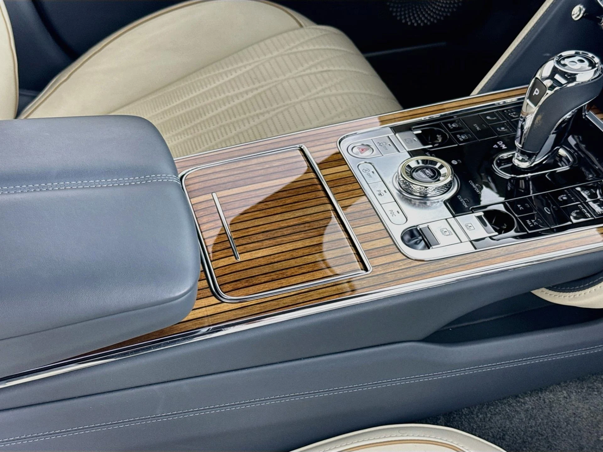 mph067_2397779158_Used_2022_Bentley_Flying_Spur_V8_1787092939_0cf6e15f73