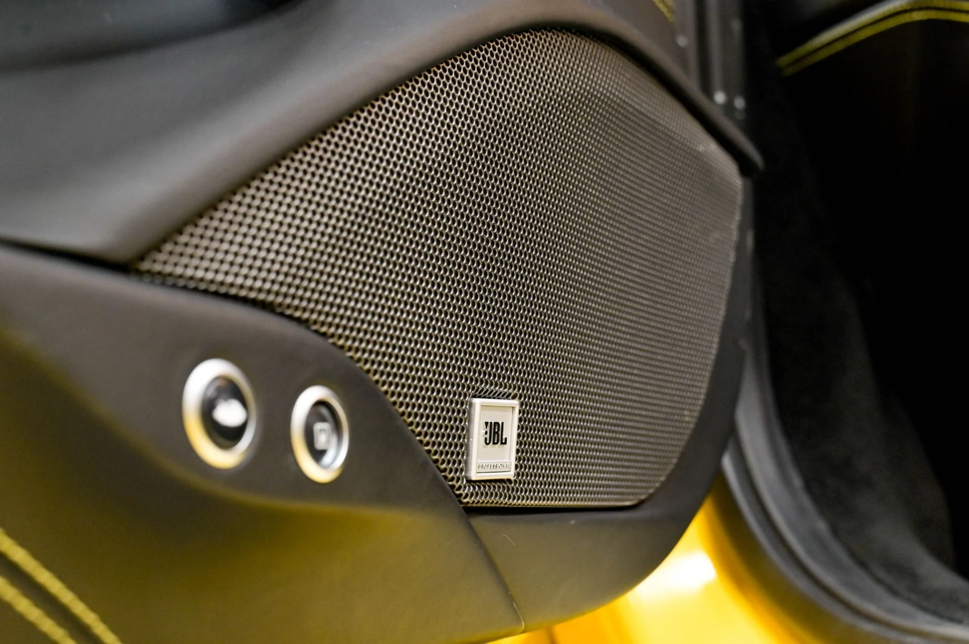 mph067_2449293358_Used_2017_Ferrari_488_Spider_1782250763_fede85b44d
