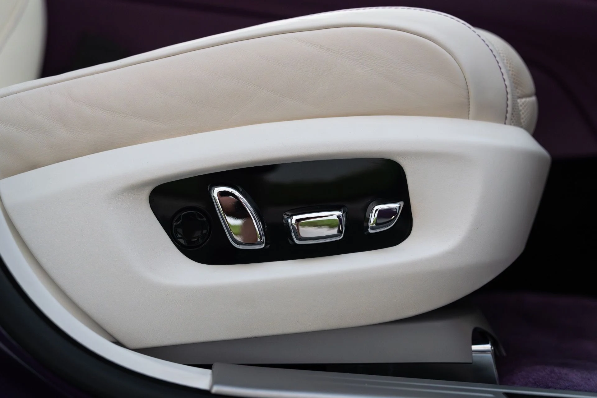 mph067_2490808070_Used_2021_Rolls_Royce_Ghost_1762913749_252c07815a