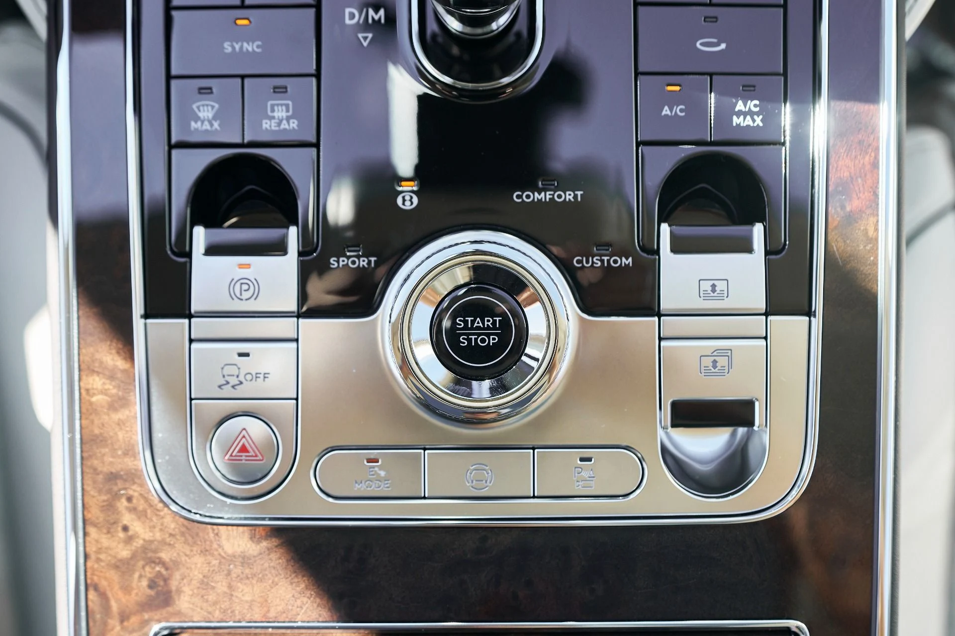 mph067_2518013318_Used_2025_Bentley_Flying_Spur_Speed_1762569277_d0f89cab41