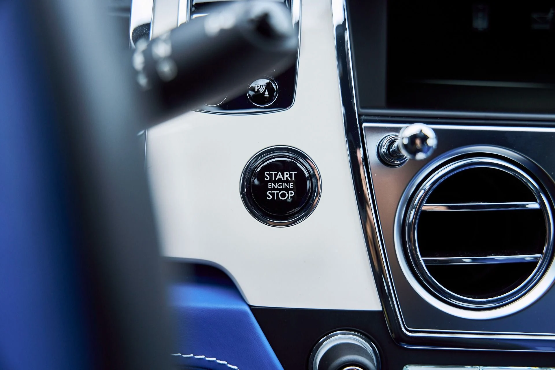 mph067_2545097645_Used_2019_Rolls_Royce_Ghost_Base_1767224377_56d22fb060