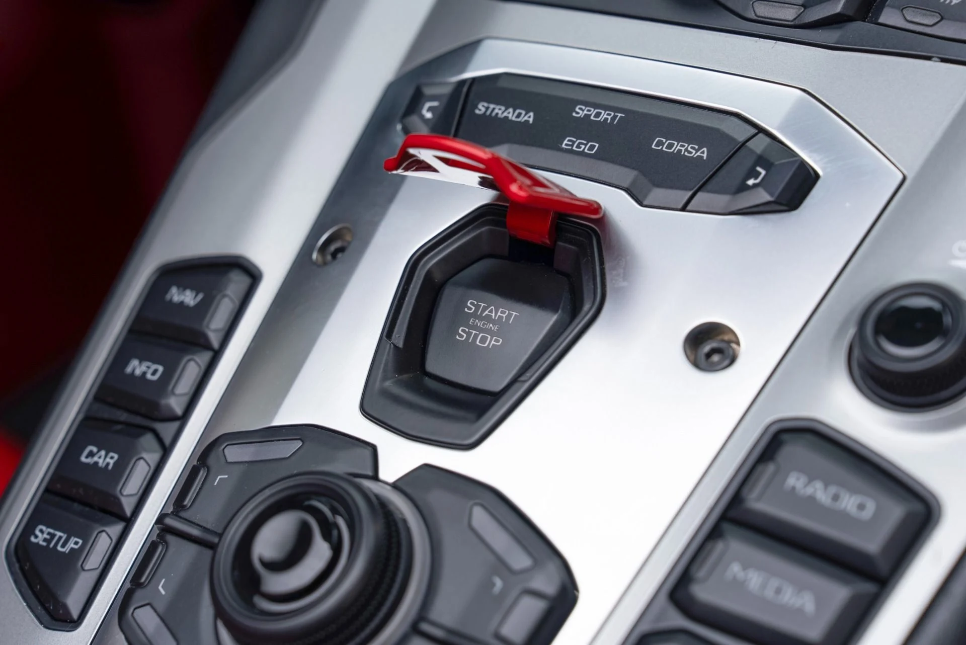 mph067_2578017730_Used_2018_Lamborghini_Aventador_Roadster_LP_740_4_S_1779296904_72f1abca85
